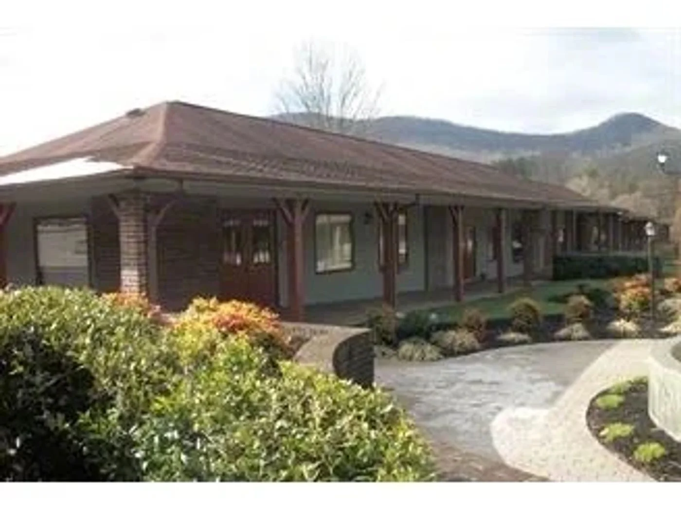 Photo 3 of 2700 S Roan St, Johnson City, TN 37601