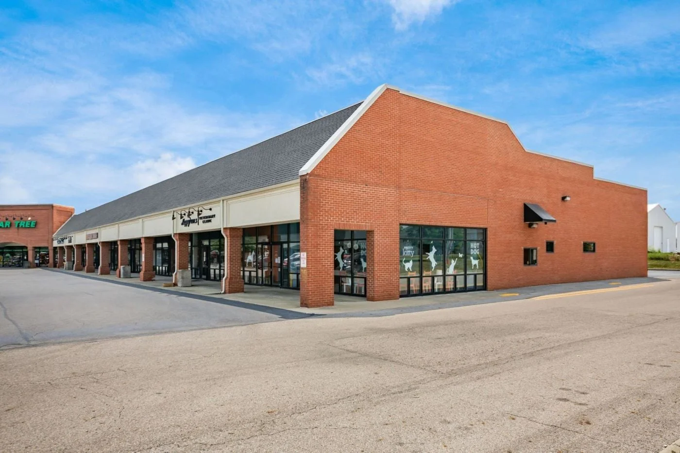 Photo 3 of 733 W Coshocton St, Johnstown, OH 43031