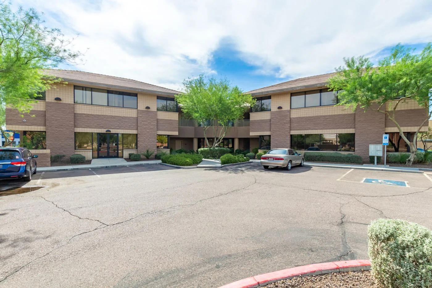 Photo 2 of 1838 W Parkside Lane, Phoenix, AZ 85027