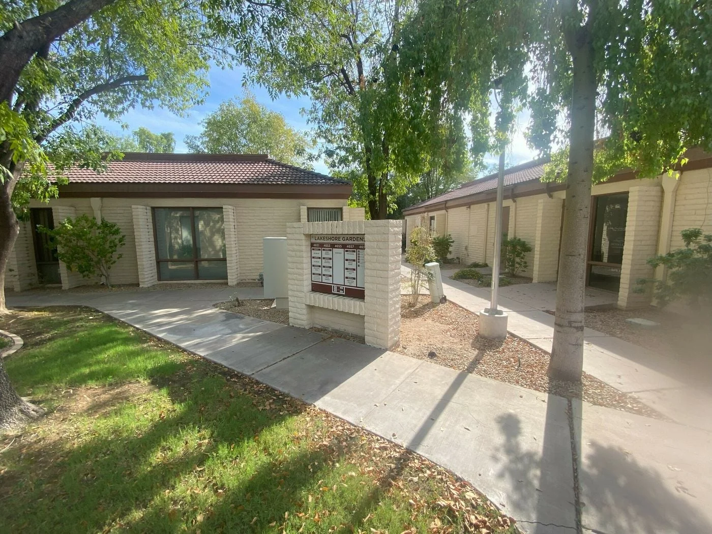 Photo 1 of 4651 S Lakeshore Dr, Tempe, AZ 85282