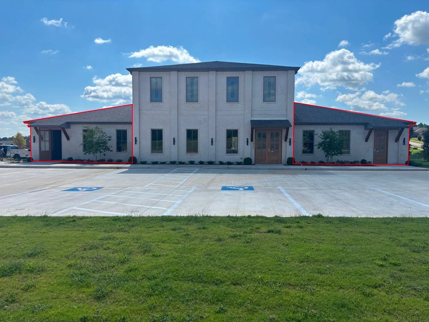 Photo 1 of 2012 W Cumberland Rd, Tyler, TX 75703