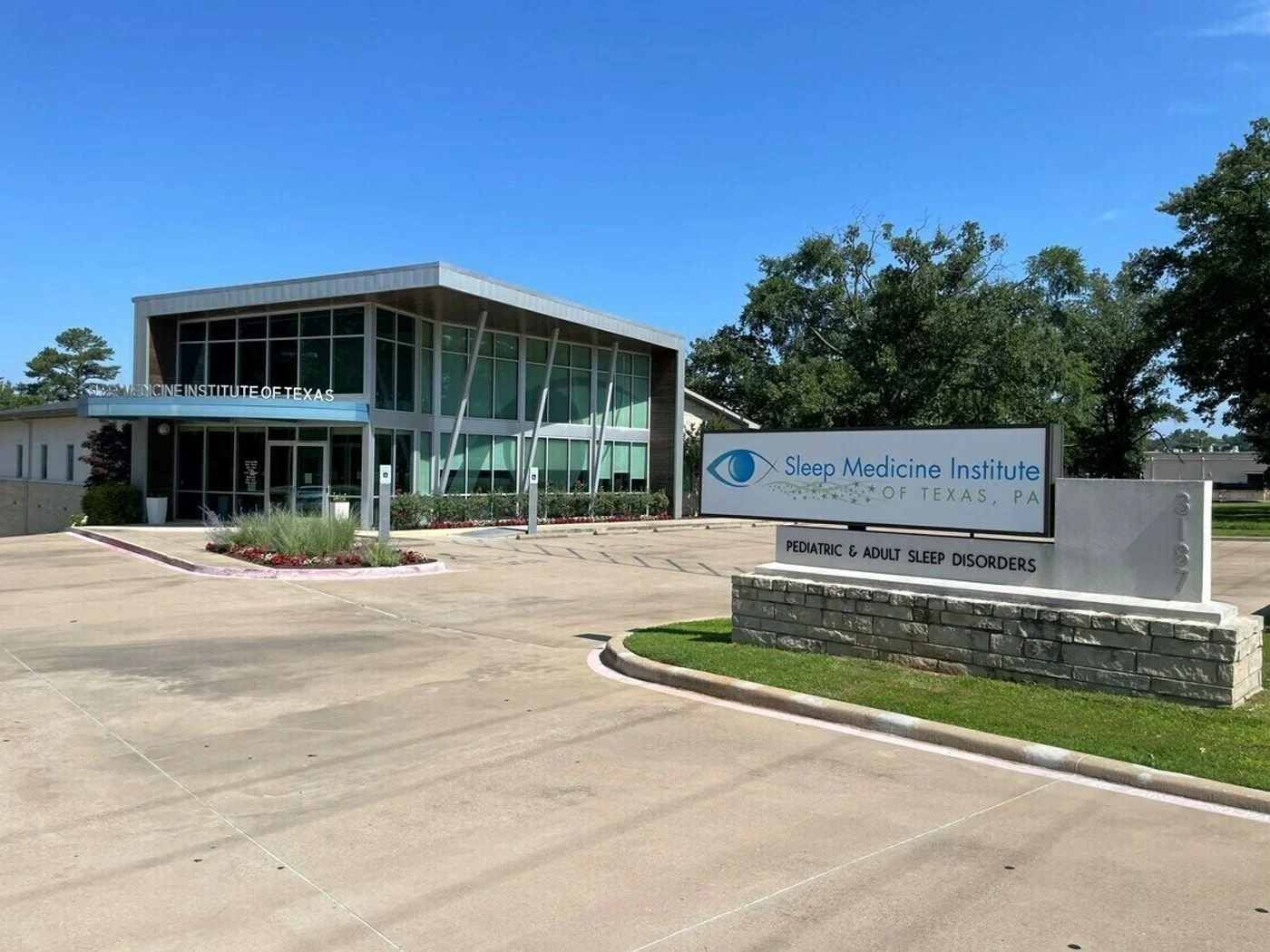 Photo 1 of 3187 PALUXY DR, TYLER, TX 75701