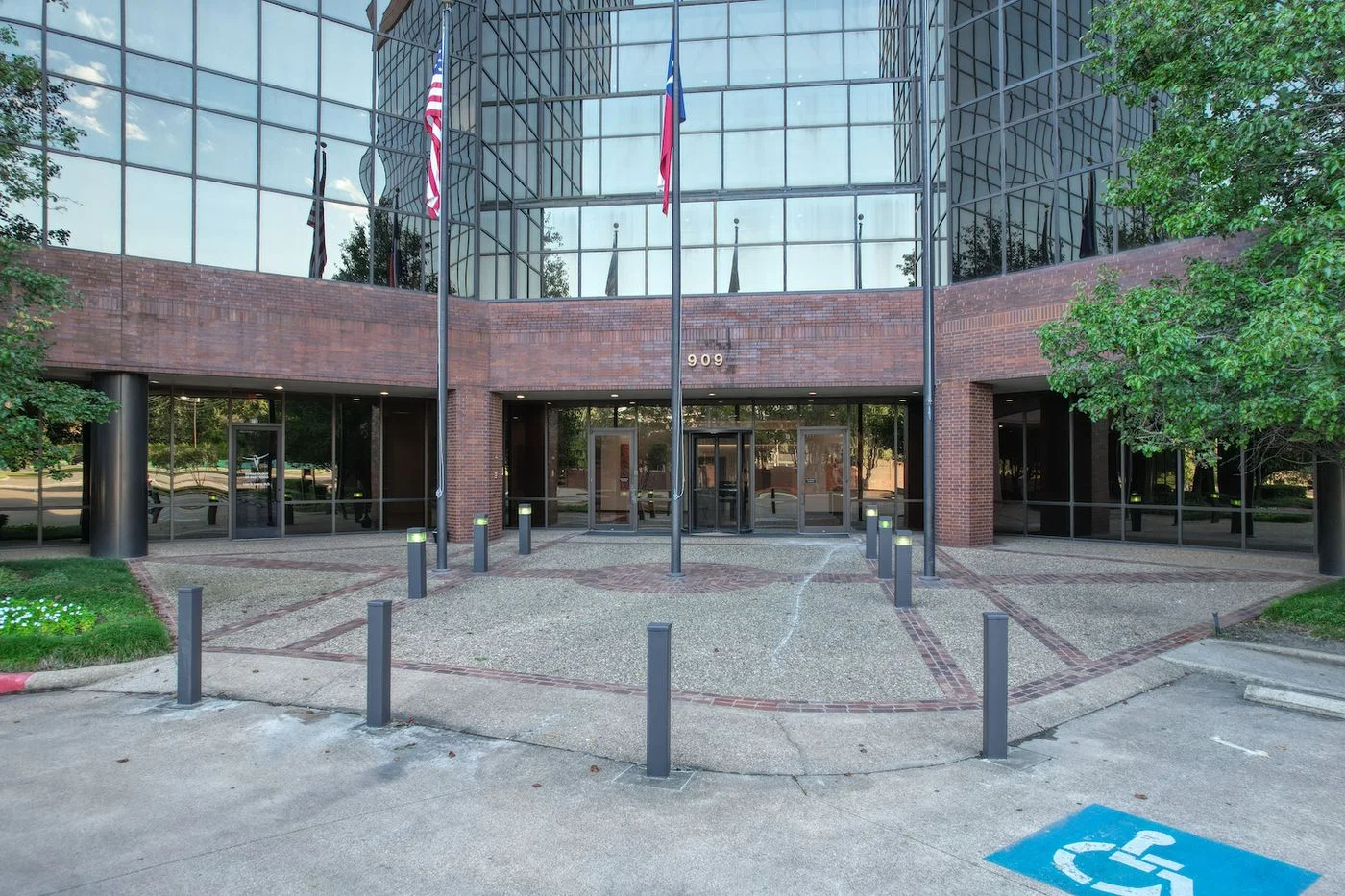 Photo 2 of 909 ESE LOOP 323, TYLER, TX 75701