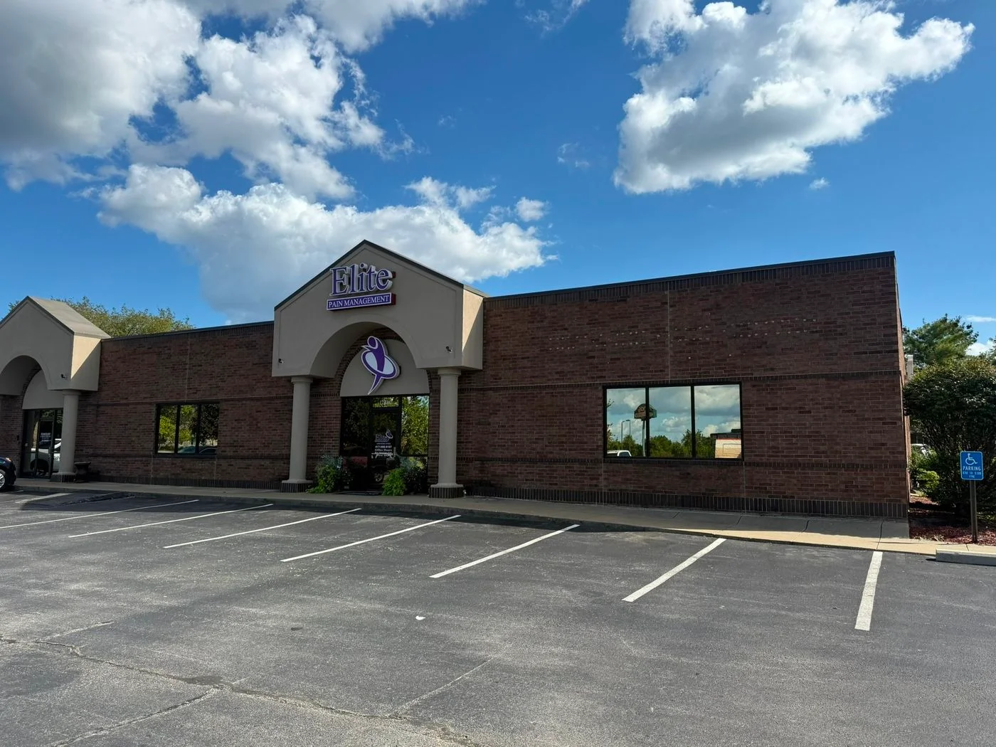 Photo 1 of 1230 E. Kingsley, Springfield, MO 65804