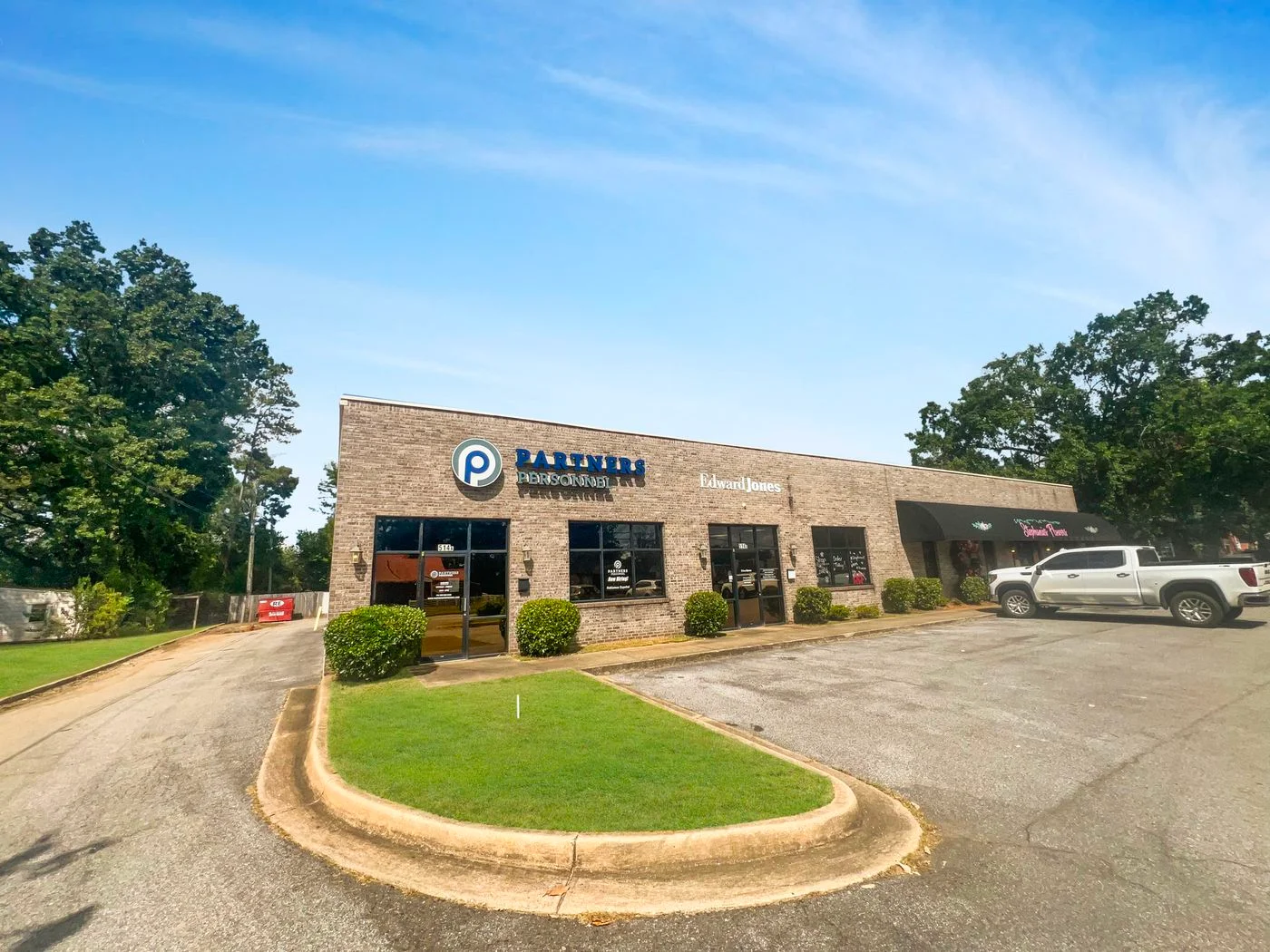 Photo 1 of 514 Hargrove Rd E, Tuscaloosa, AL 35401