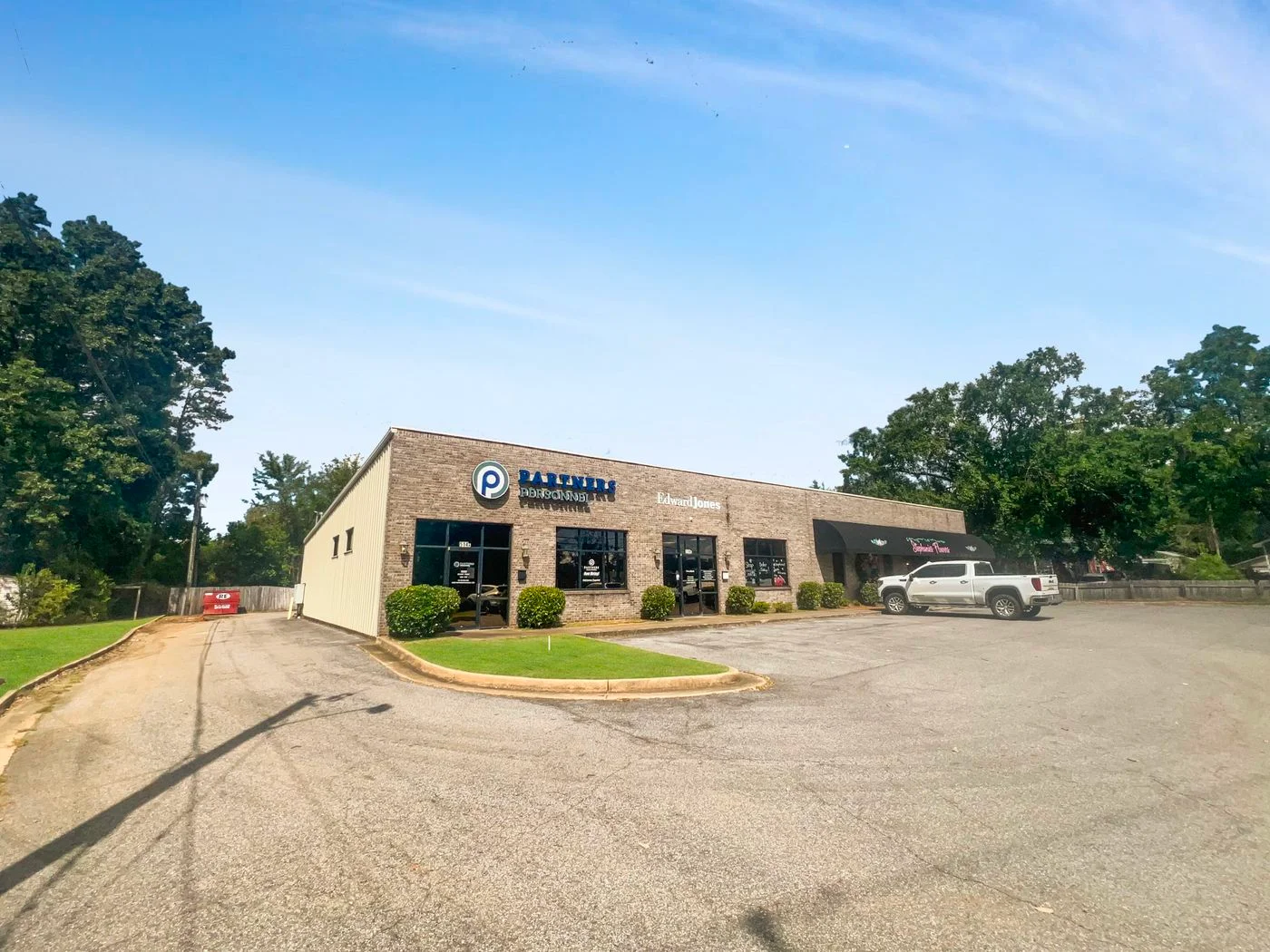 Photo 2 of 514 Hargrove Rd E, Tuscaloosa, AL 35401