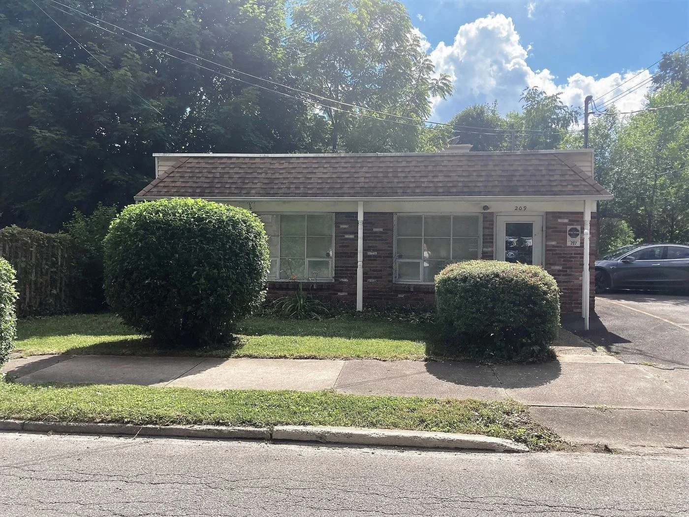 Photo 2 of 209 N 8th St, Stroudsburg, PA 18360