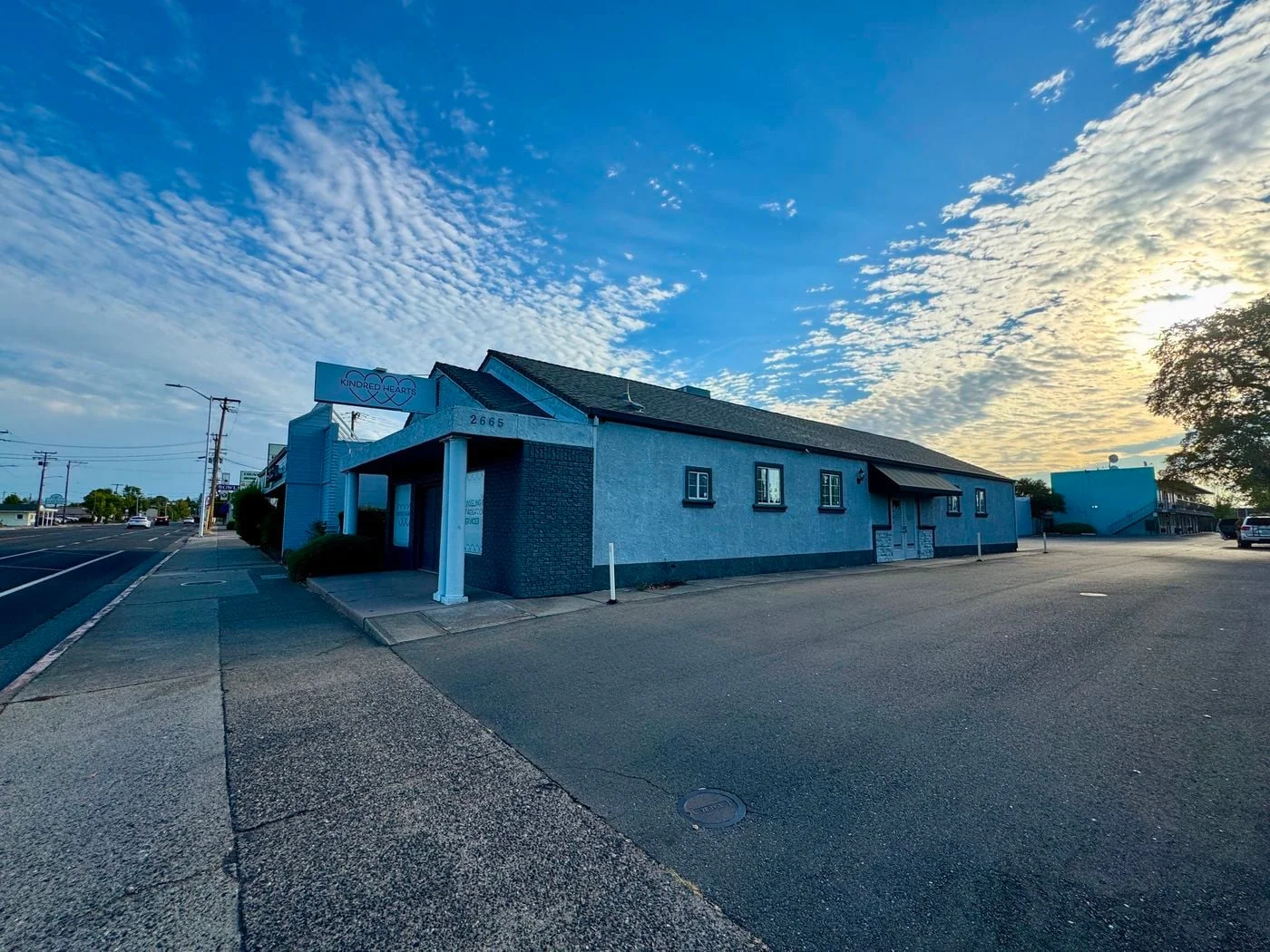 Photo 3 of 2665 Bechelli Ln, Redding, CA 96002