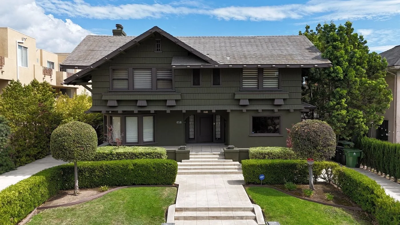 Photo 1 of 658 S Bronson Ave, Los Angeles, CA 90005