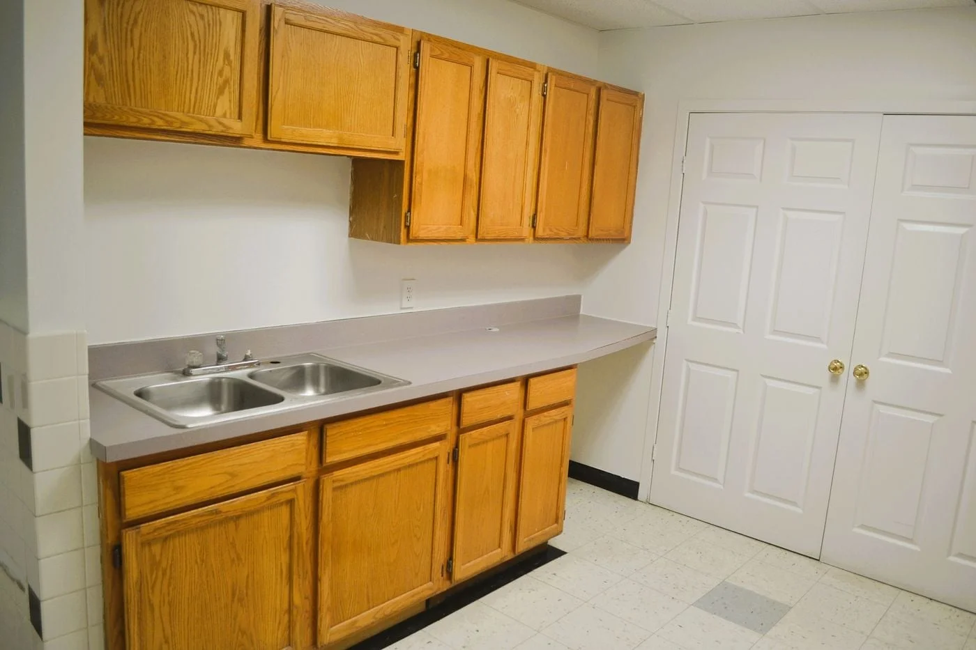 Photo 3 of 1506 Hull Street Road, Richmond, VA 23224