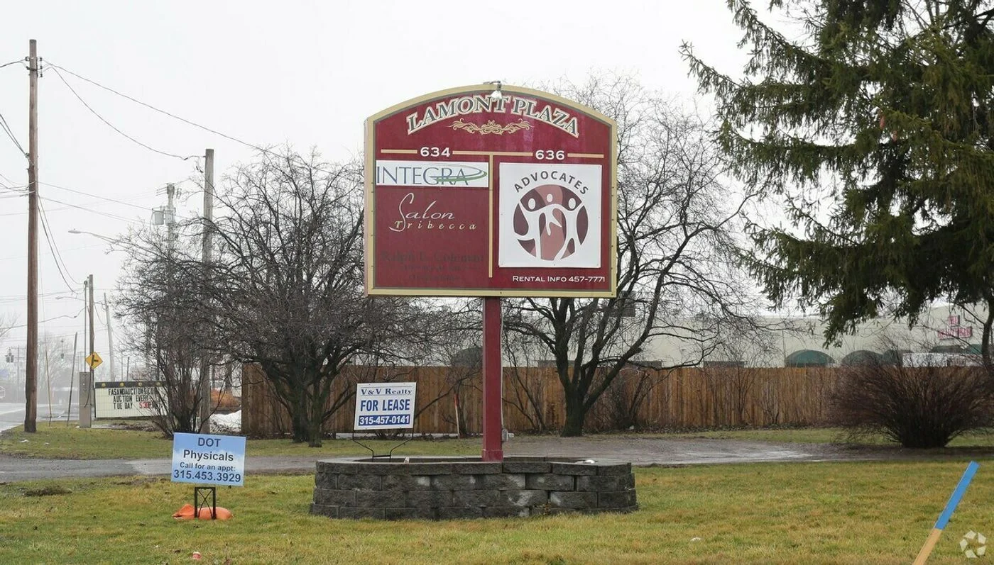 Photo 3 of 634 Old Liverpool Rd, Liverpool, NY 13088