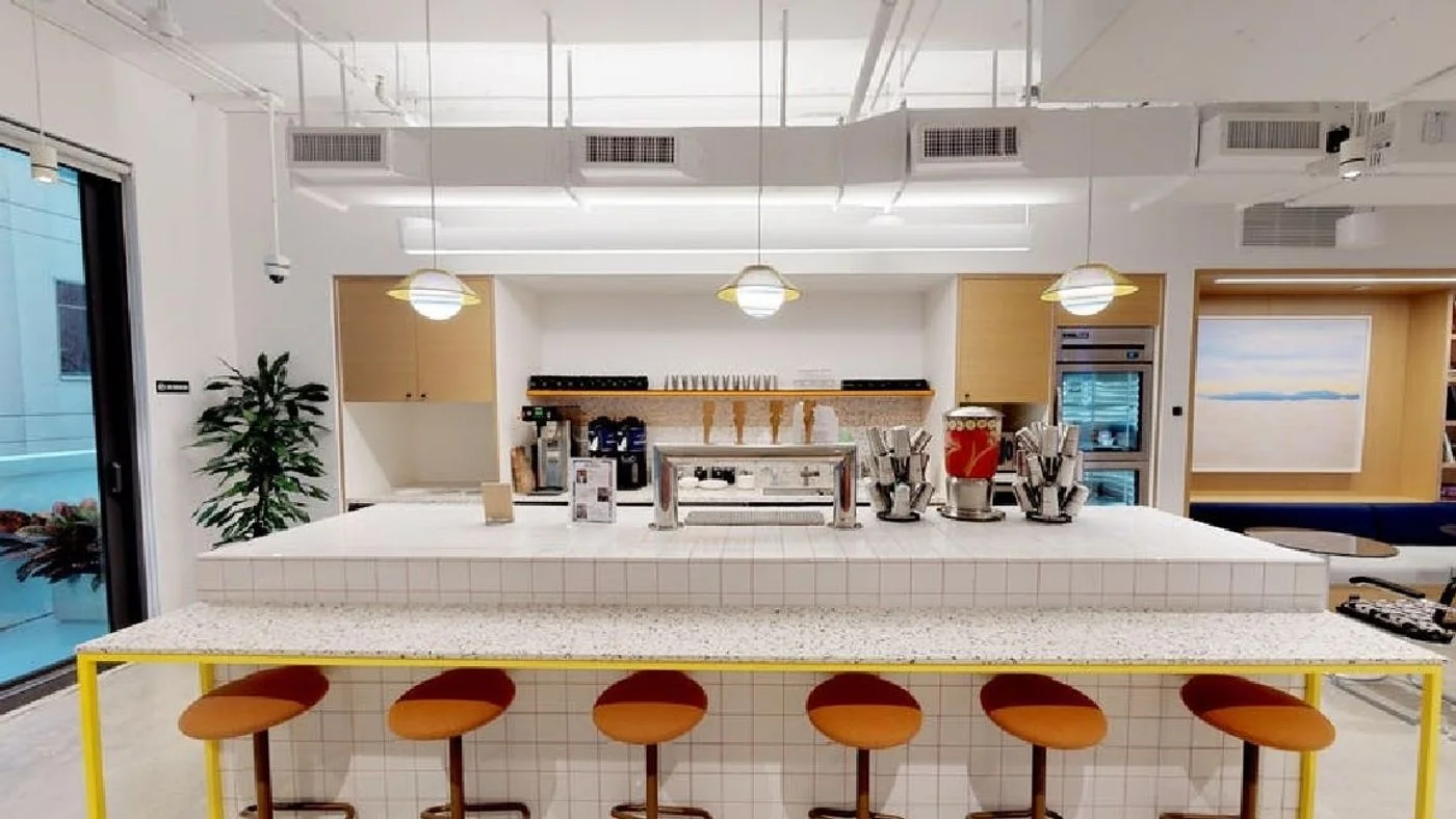 Photo 3 of 255 Giralda Avenue, Coral Gables, FL 33134