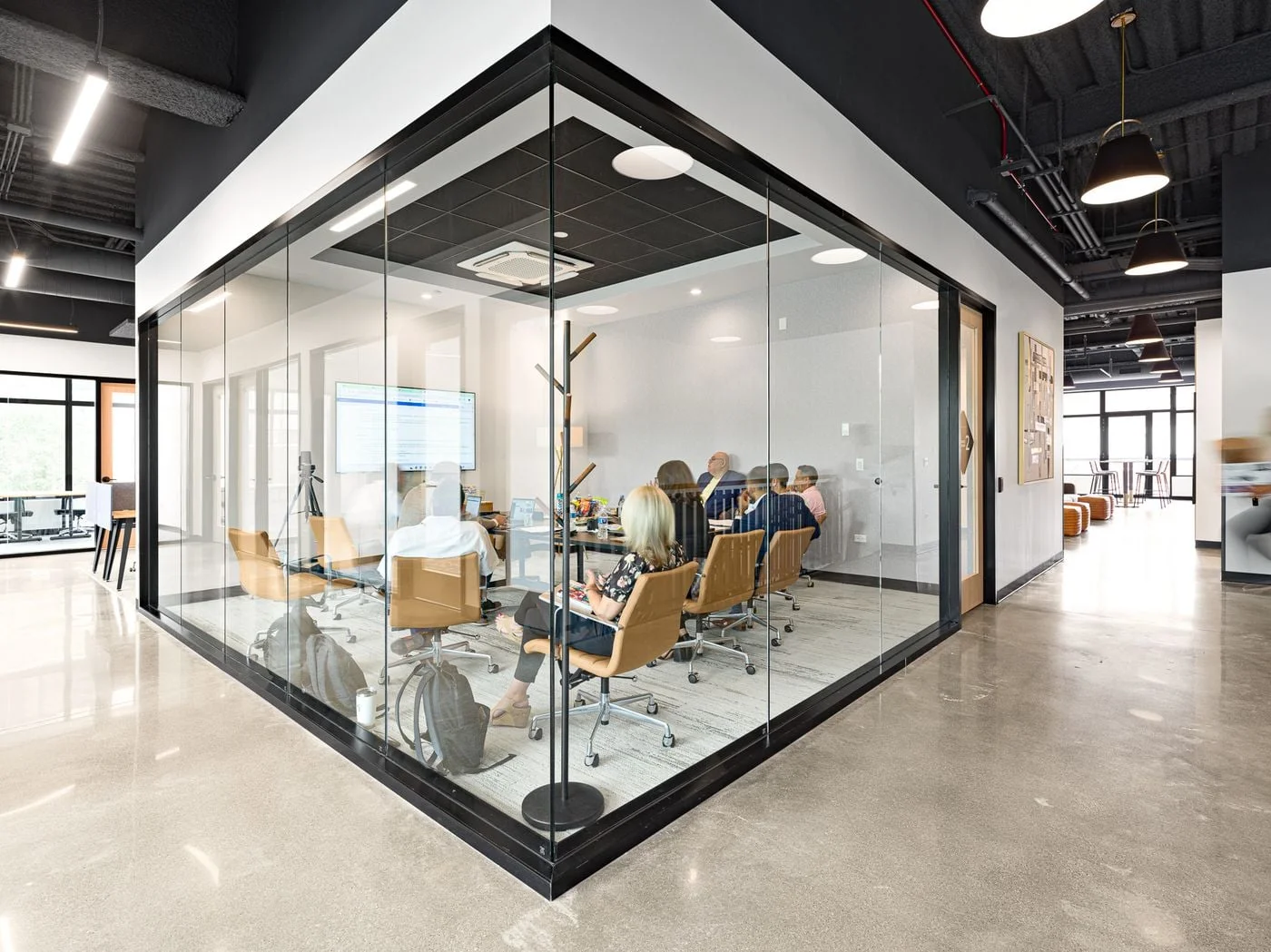 Photo 2 of 3838 N Ravenswood Ave, Chicago, IL 60613