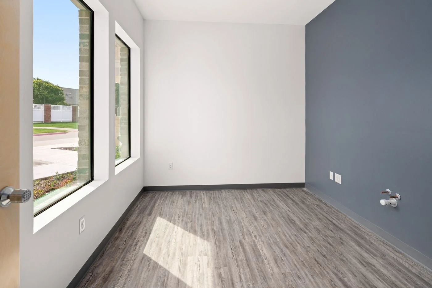 Photo 3 of 1790 King Arthur Blvd, Carrollton, TX 75056