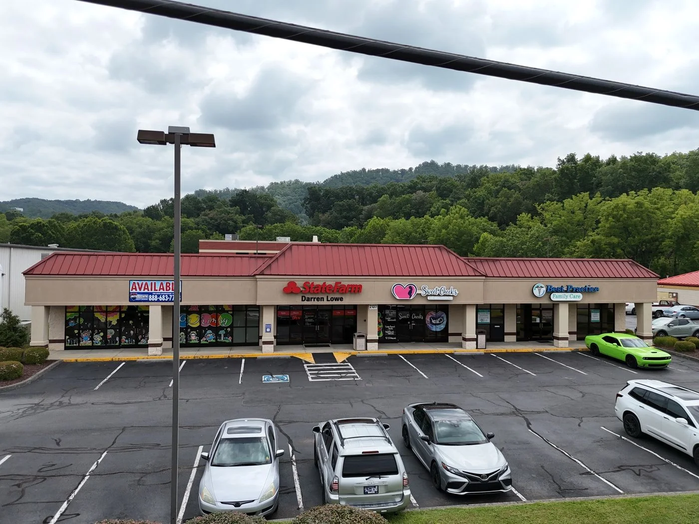 Photo 1 of 2137 Volunteer Pkwy, Bristol, TN 37620