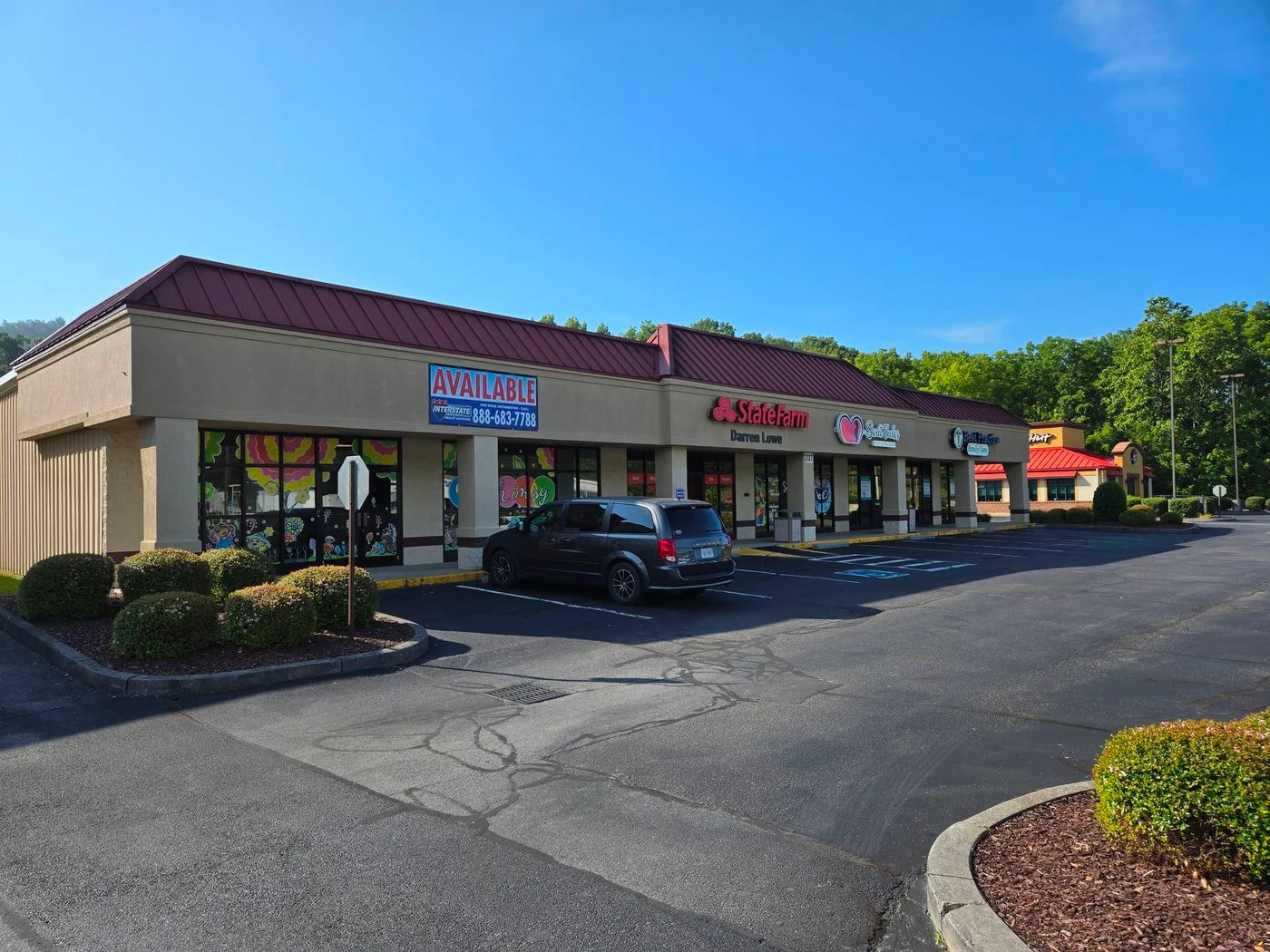 Photo 2 of 2137 Volunteer Pkwy, Bristol, TN 37620