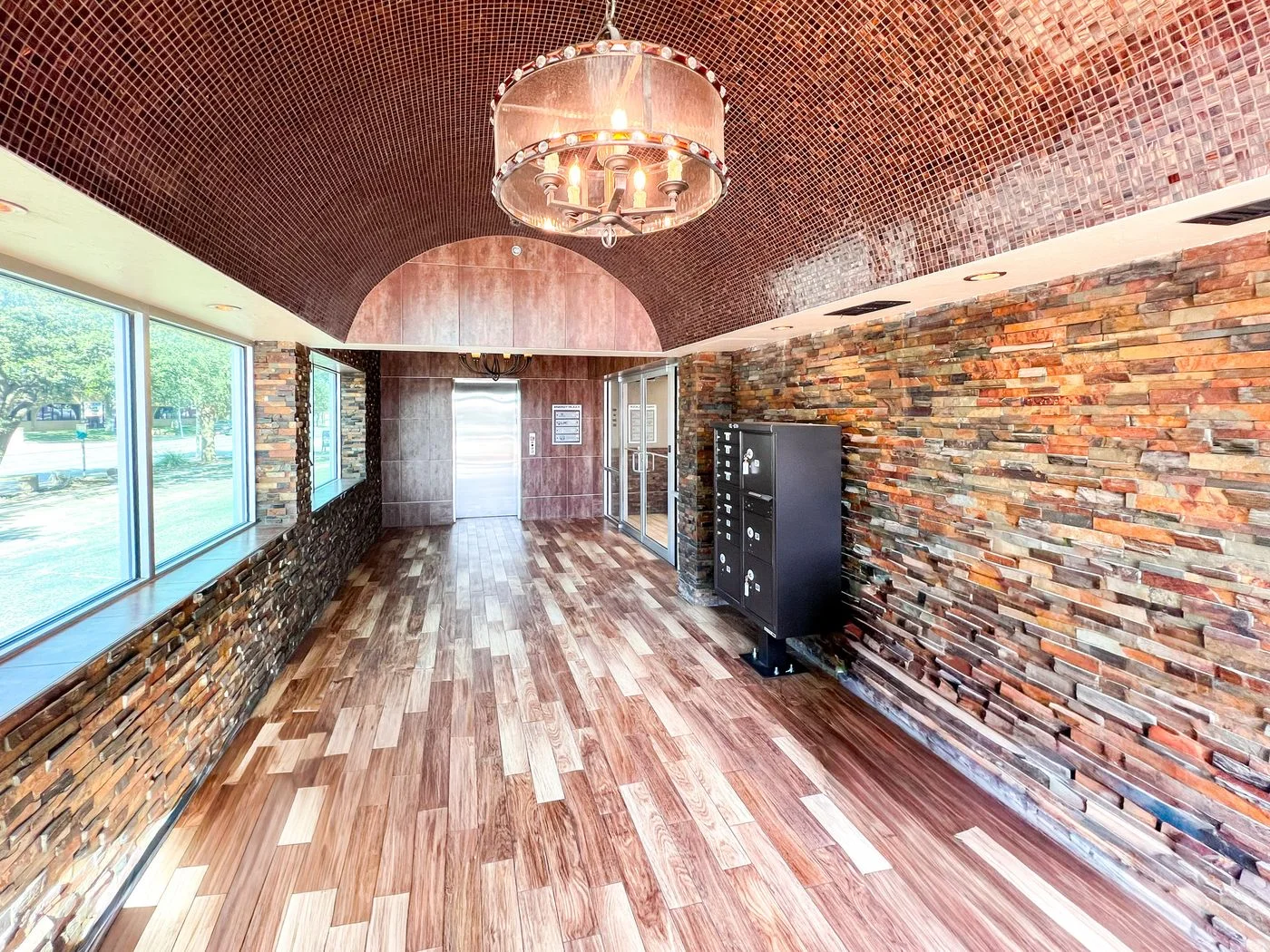 Photo 3 of 901 W Wall St, Midland, TX 79701