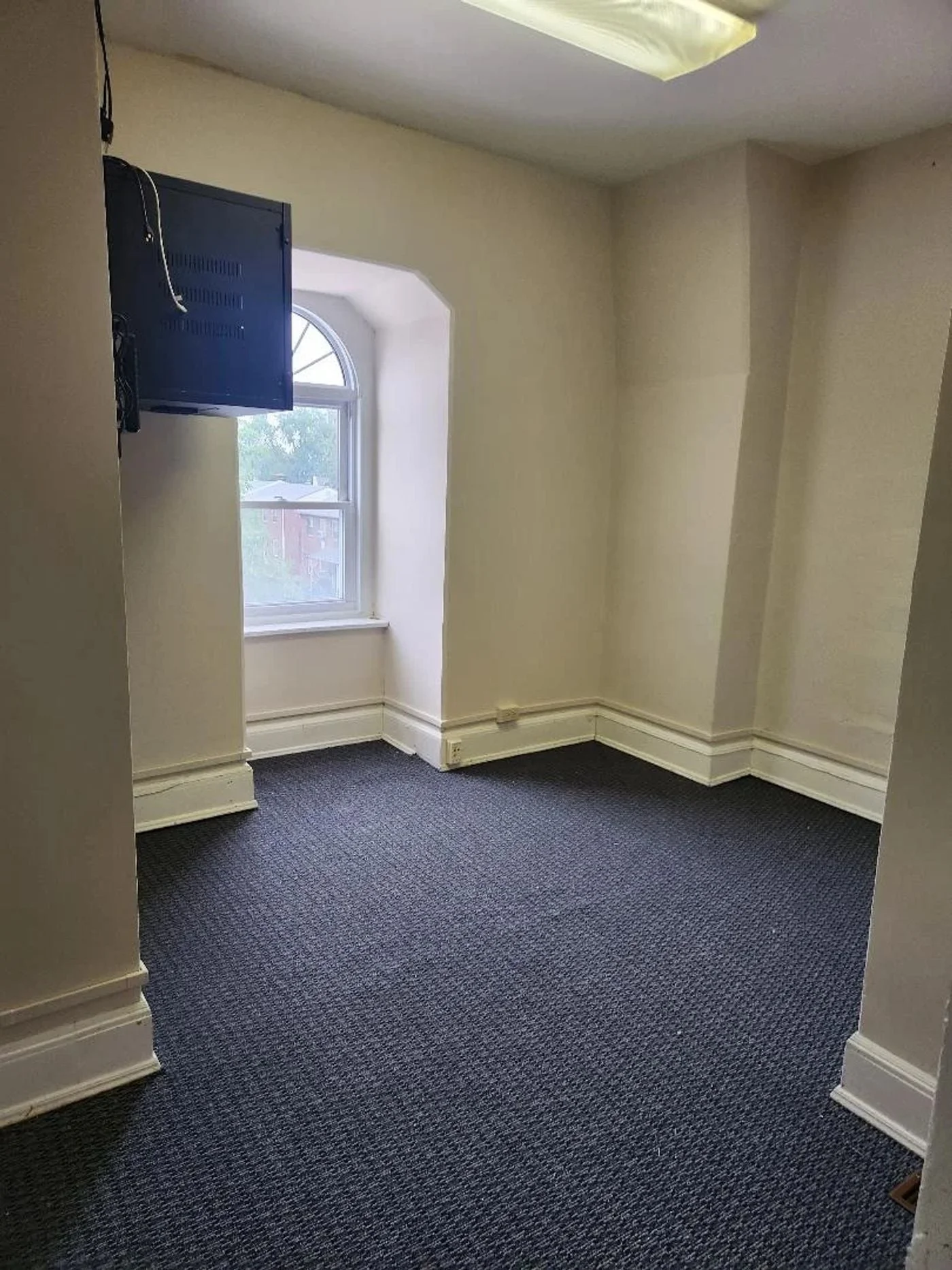 Photo 2 of 122 N York Rd, Hatboro, PA 19040