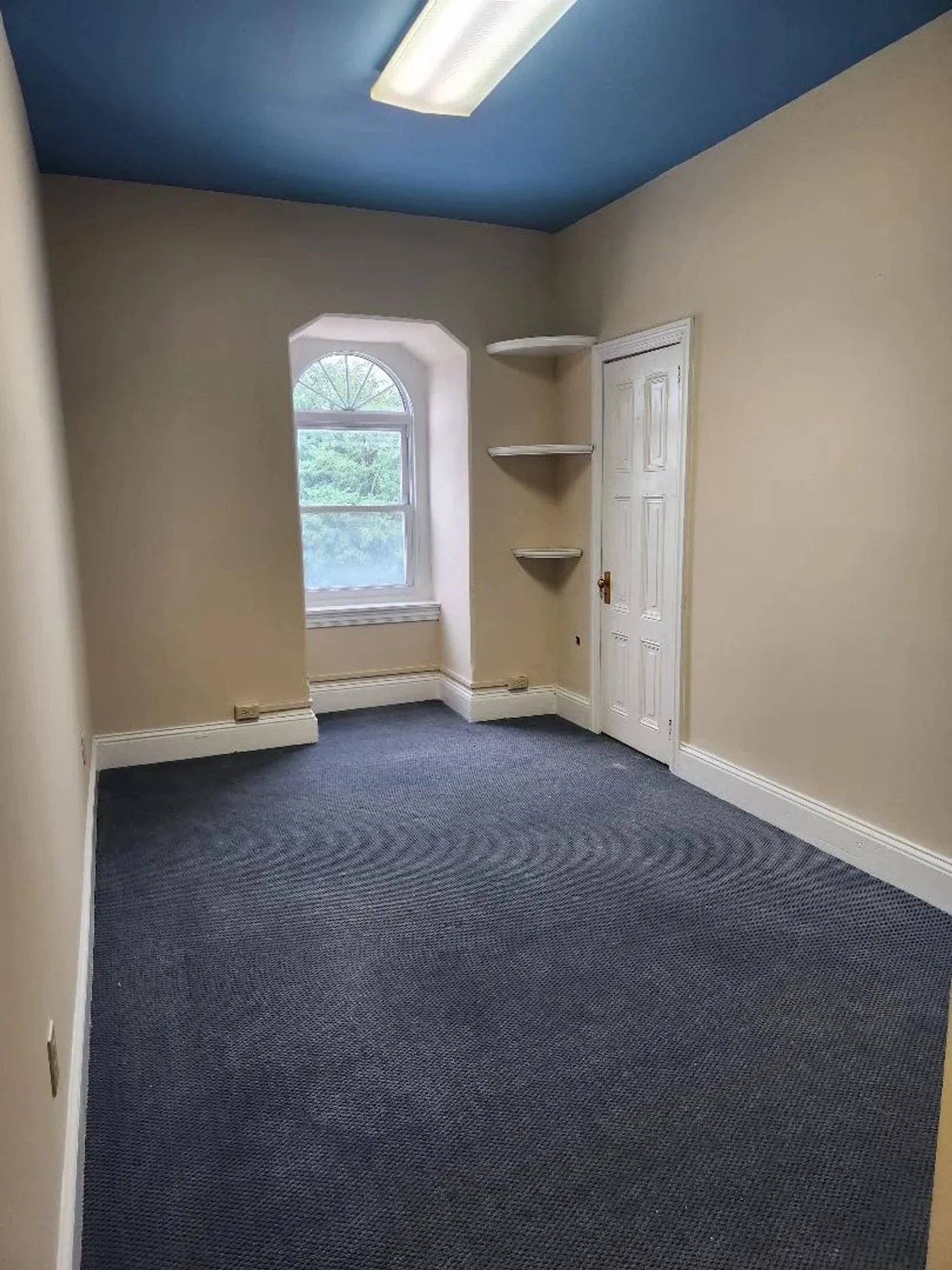 Photo 3 of 122 N York Rd, Hatboro, PA 19040