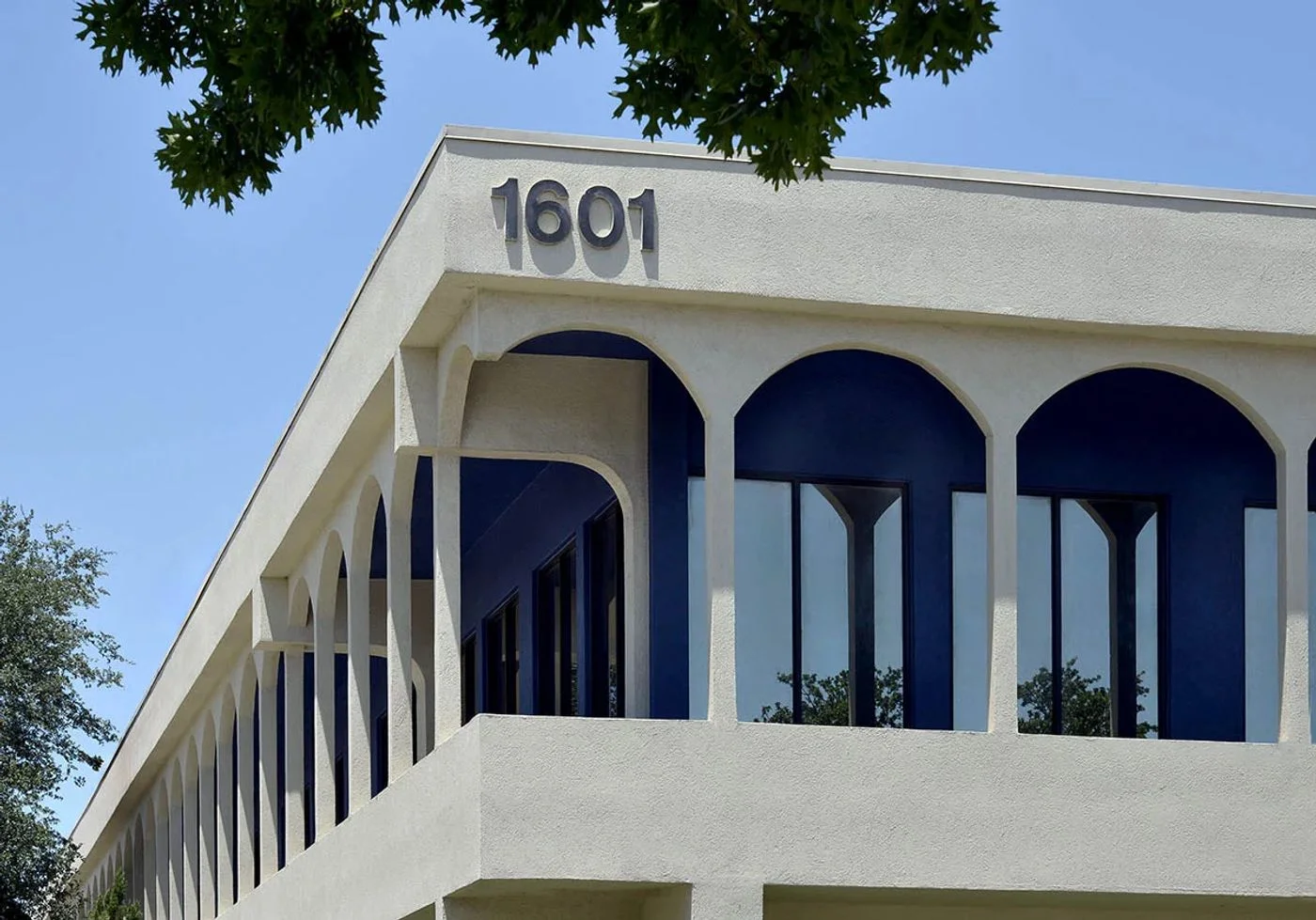 Photo-1 of 1601 E Lamar Blvd, Arlington, TX 76011