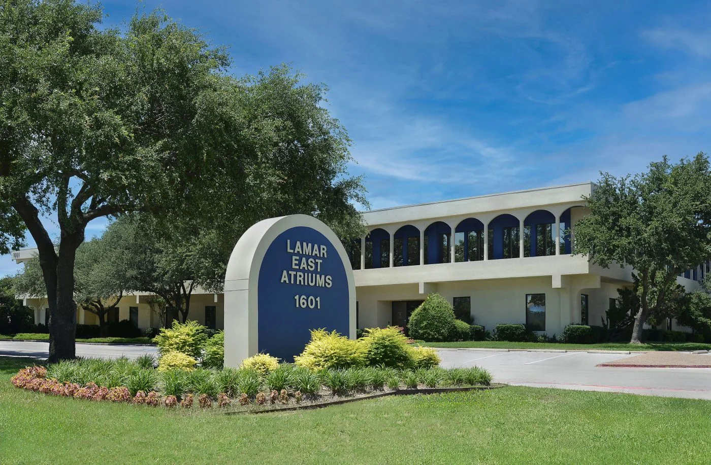 Photo-2 of 1601 E Lamar Blvd, Arlington, TX 76011