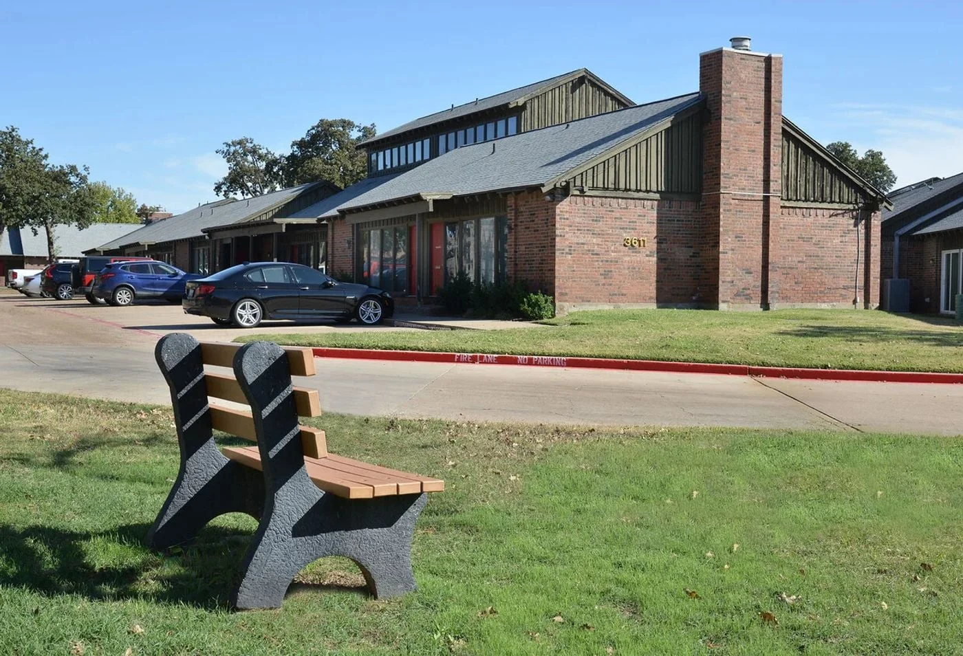 Photo 3 of 3603-3617 W Pioneer Pkwy, Pantego, TX 76013