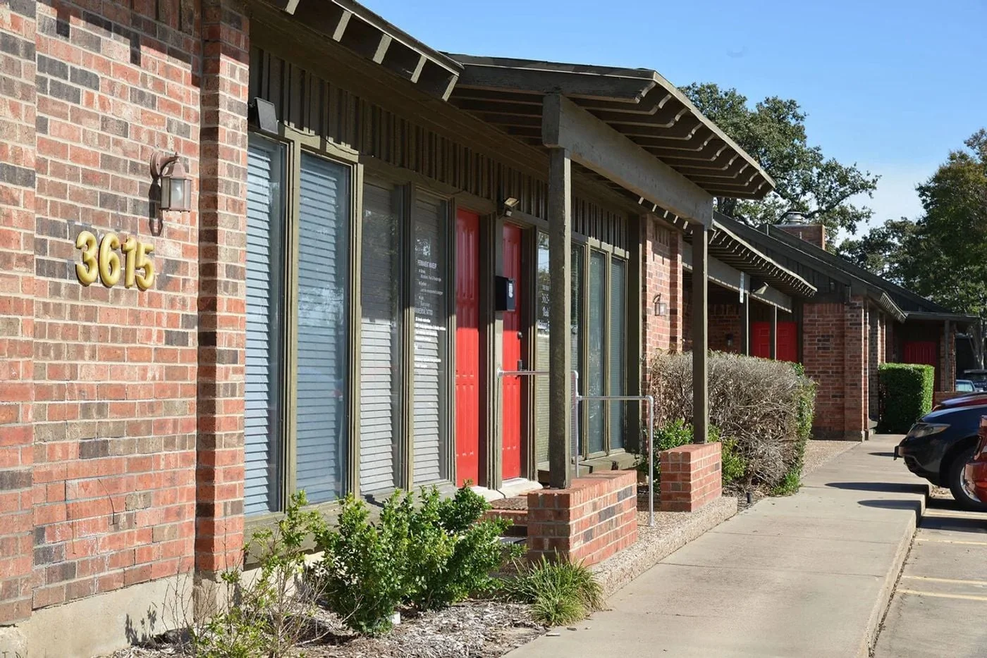 Photo 2 of 3603-3617 W Pioneer Pkwy, Pantego, TX 76013