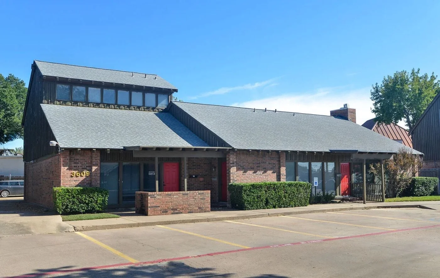 Photo 1 of 3603-3617 W Pioneer Pkwy, Pantego, TX 76013