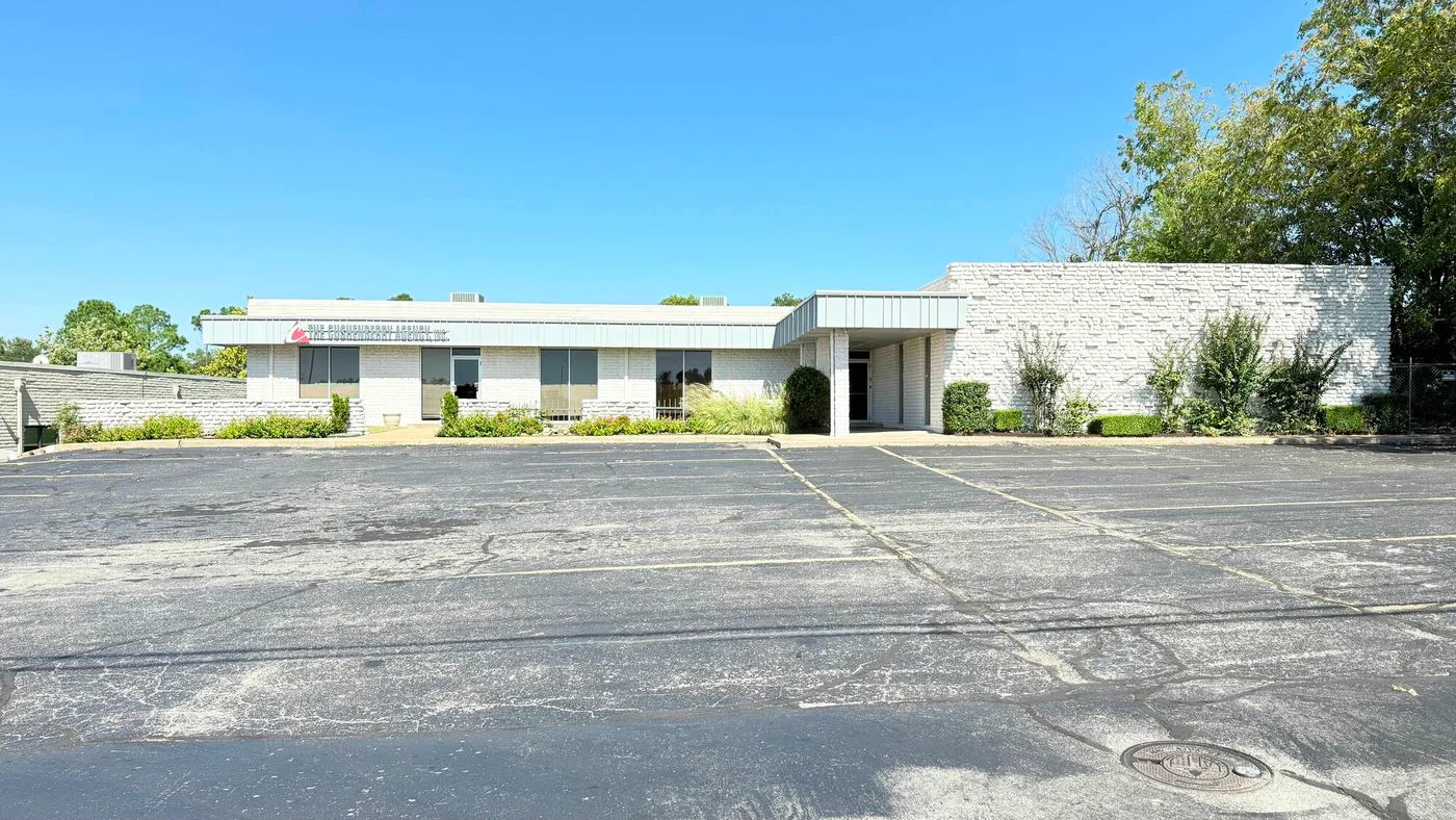 Photo 2 of 2251 E SKELLY DR S, Tulsa, OK 74105