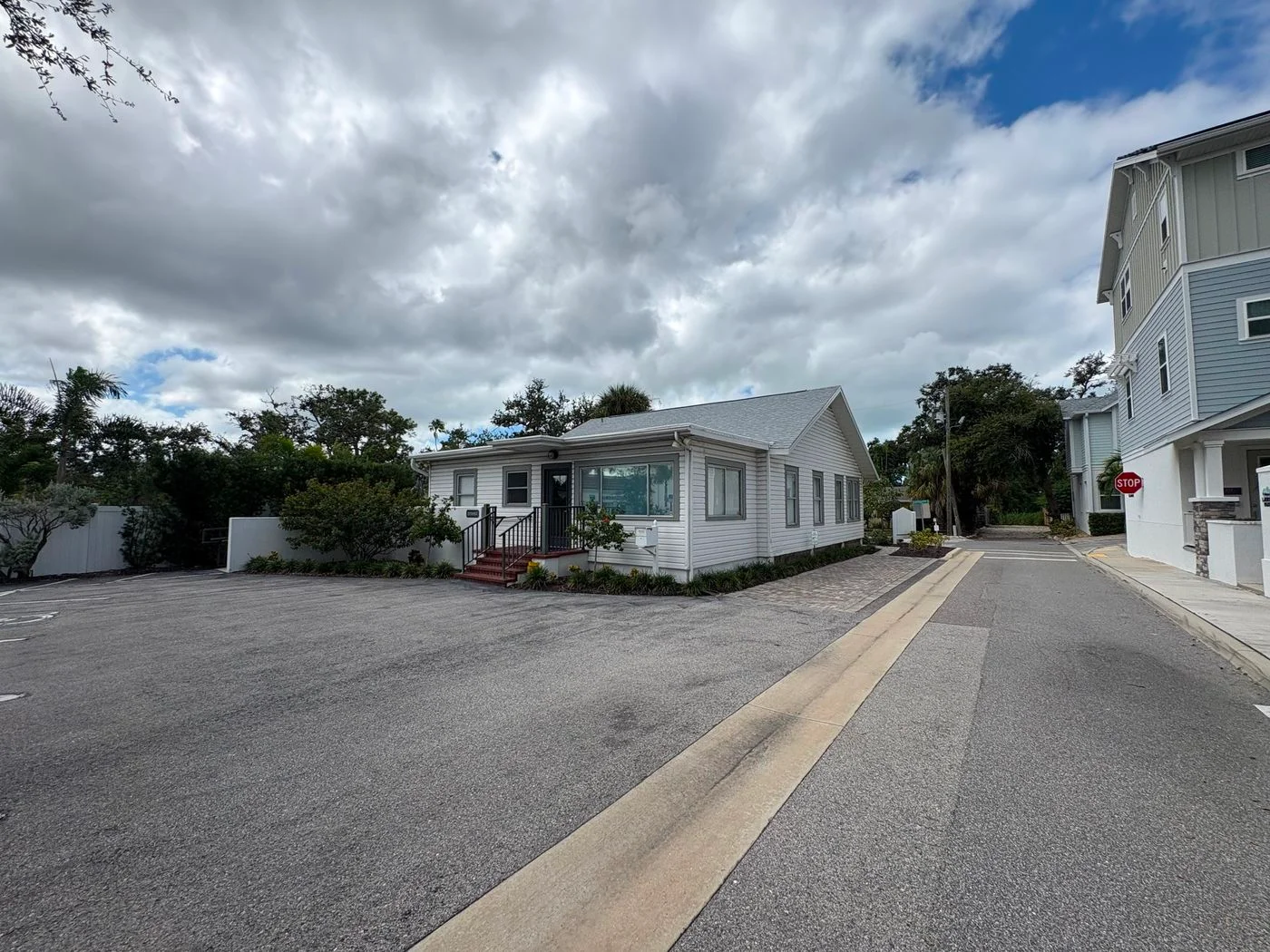 Photo-2 of 535 Lafayette Ct, Sarasota, FL 34236