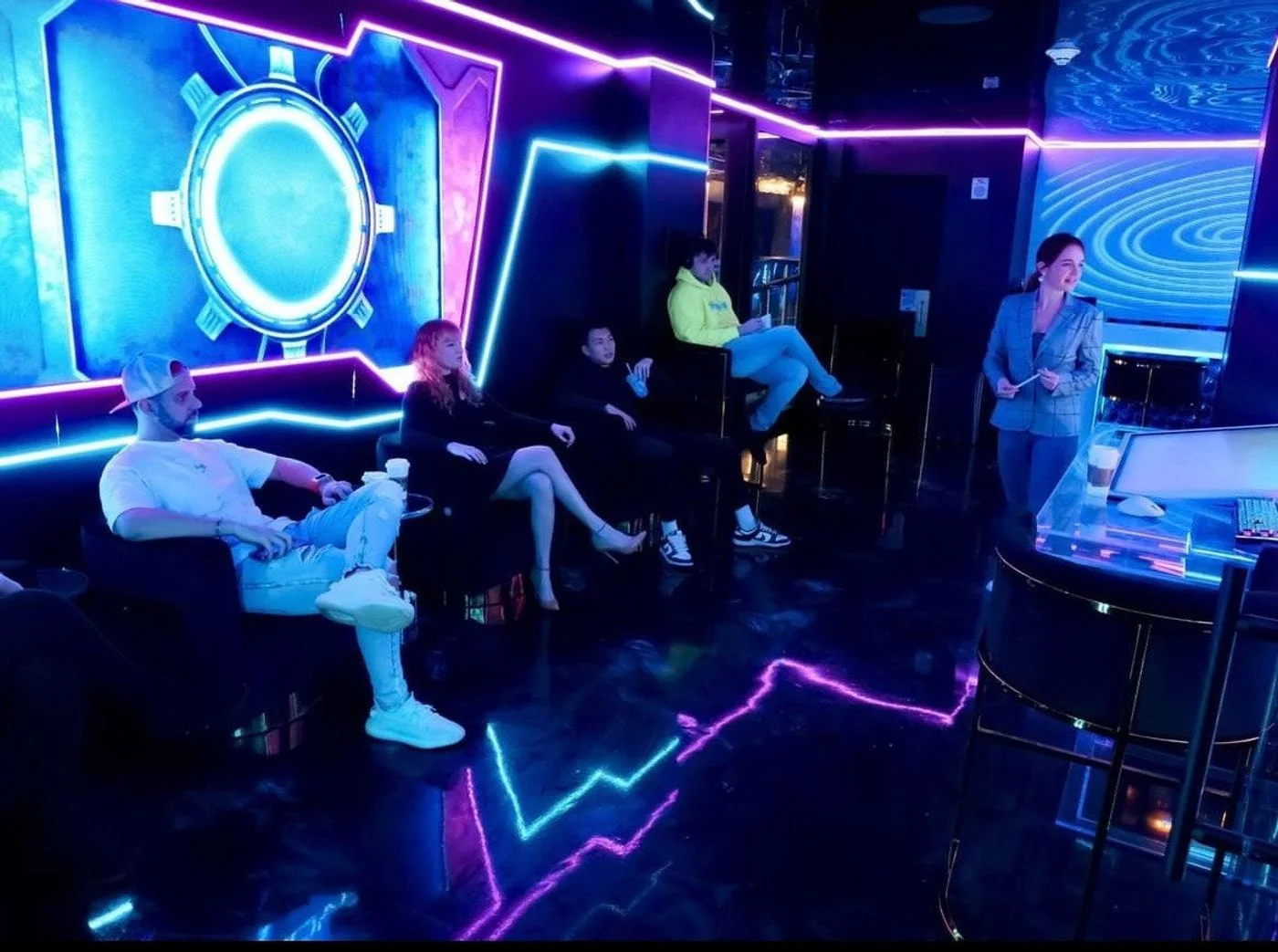 Photo 3 of 7046 Hollywood Boulevard, Los Angeles, CA 90028