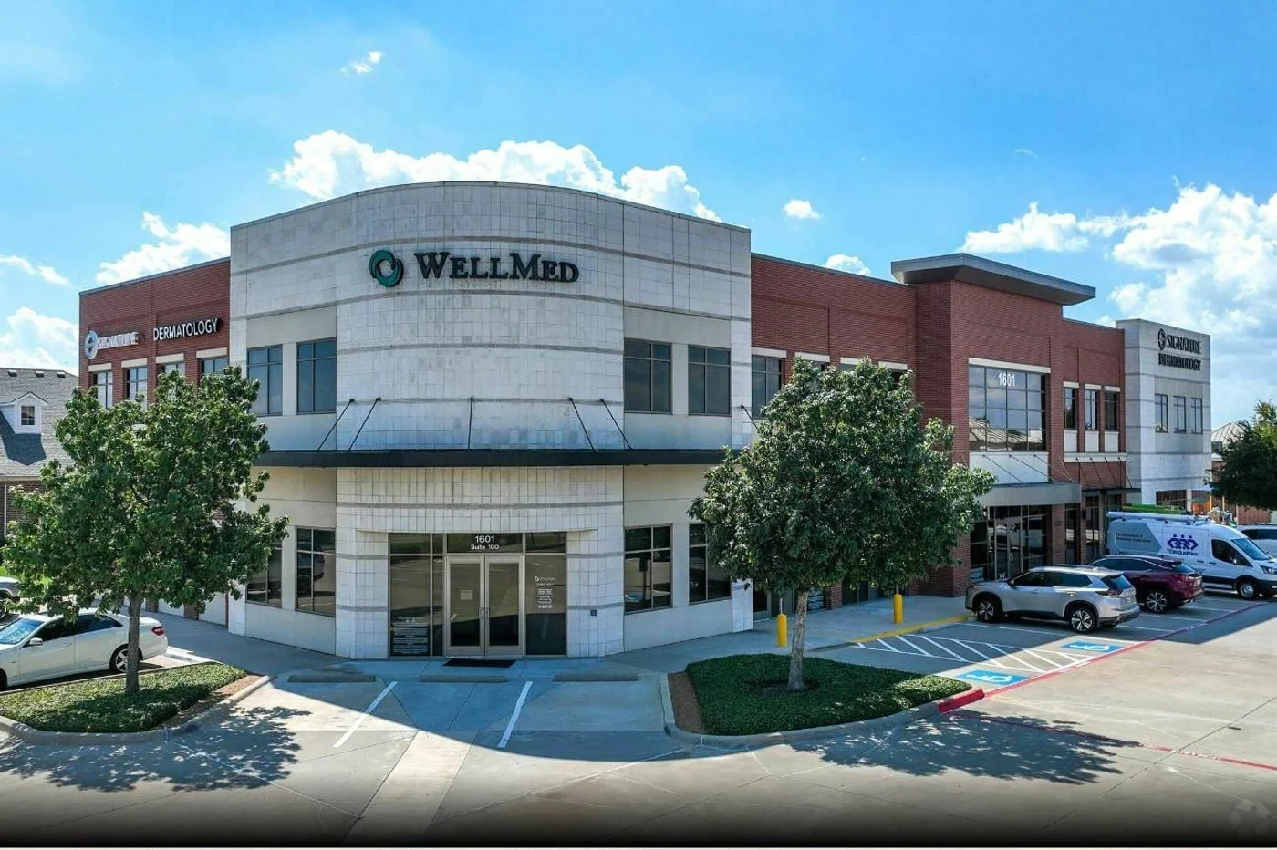 Photo 1 of 1601 W Hebron Pkwy, Carrollton, TX 75010