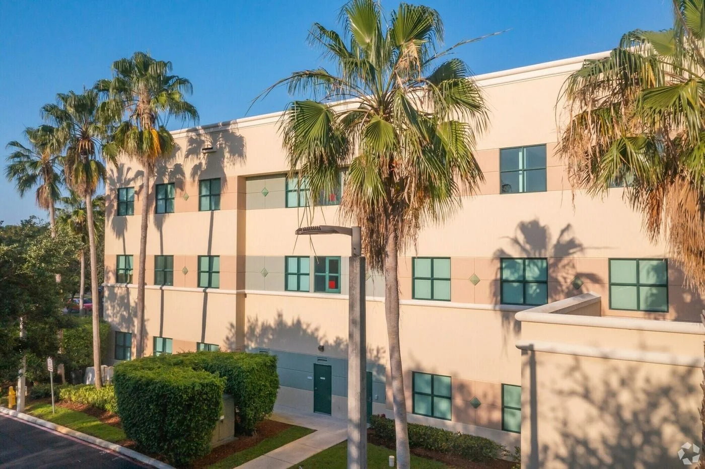 Photo 1 of 350 NW 84th Ave, Plantation, FL 33324