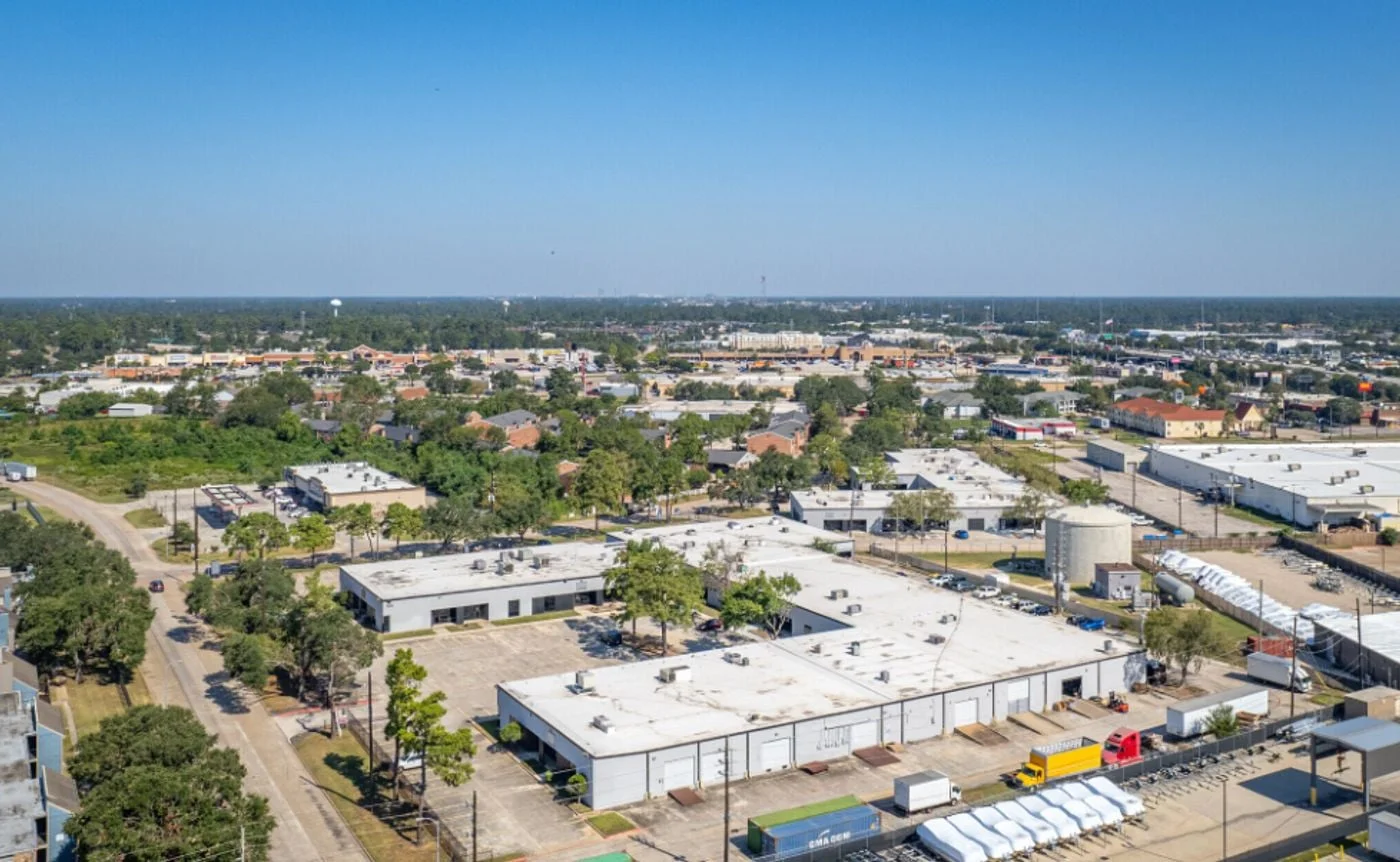 Photo 1 of 301 Wells Fargo Dr, Houston, TX 77090