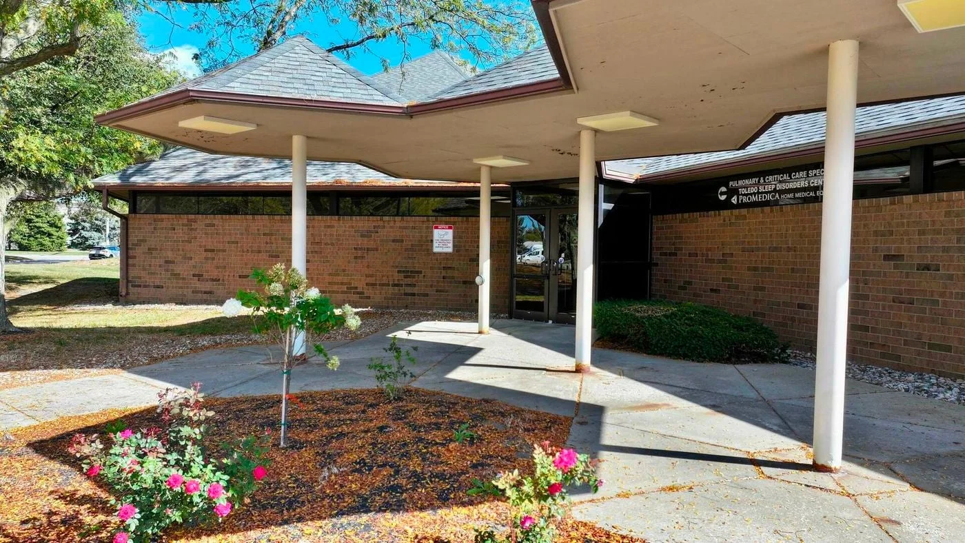 Photo 3 of 1661 Holland Rd, Maumee, OH 43537