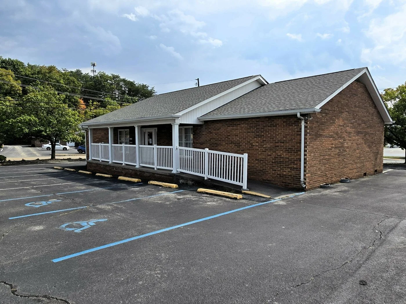 Photo 2 of 1901 Brookside Dr, Kingsport, TN 37660