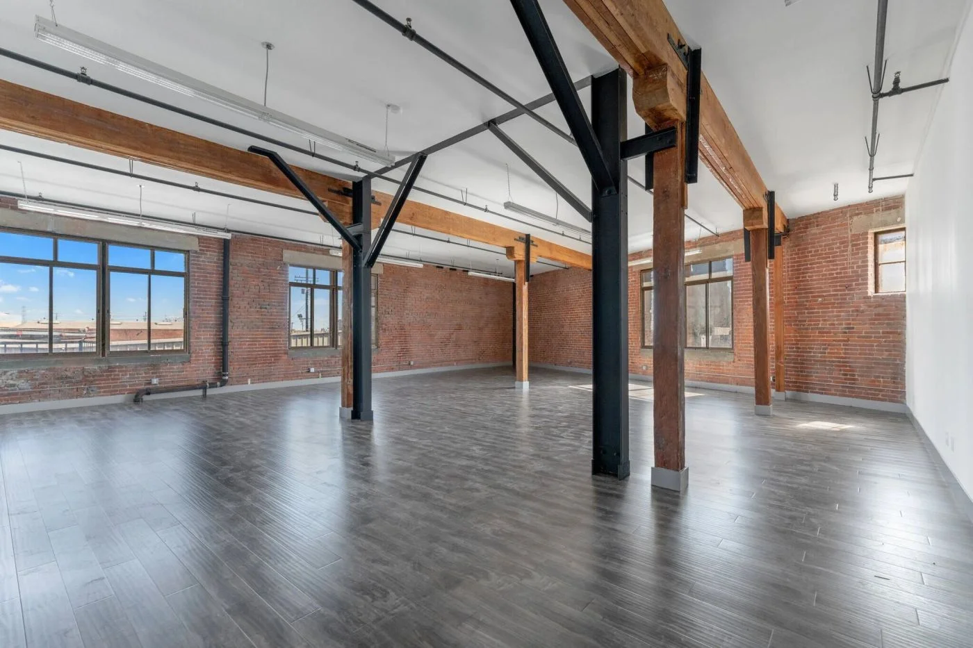 Photo 3 of 2079 E 15th St, Los Angeles, CA 90021