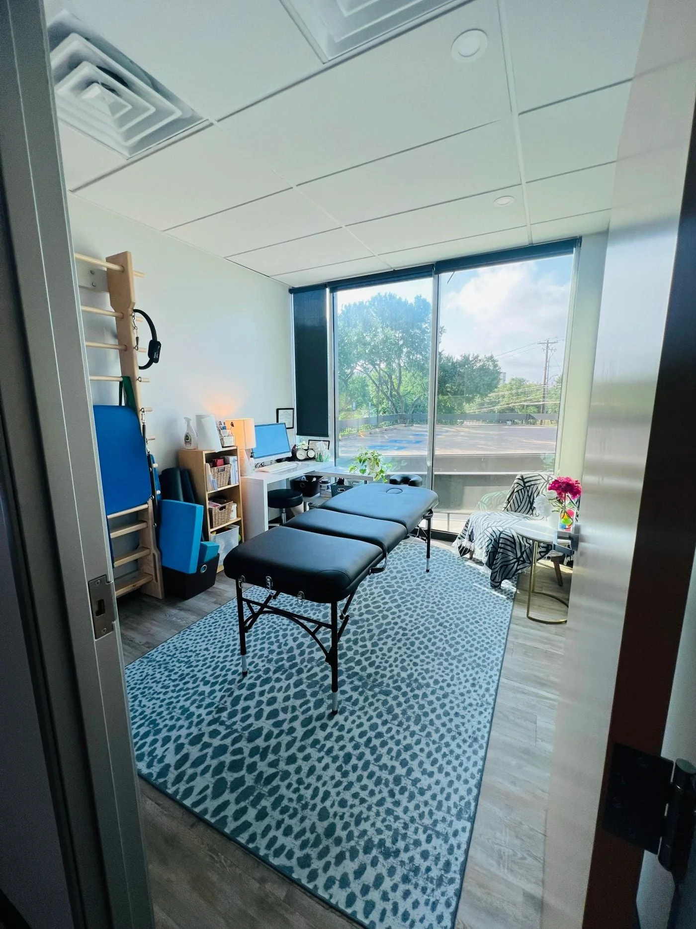 Photo 3 of 1500 W 38th St, Austin, TX 78731