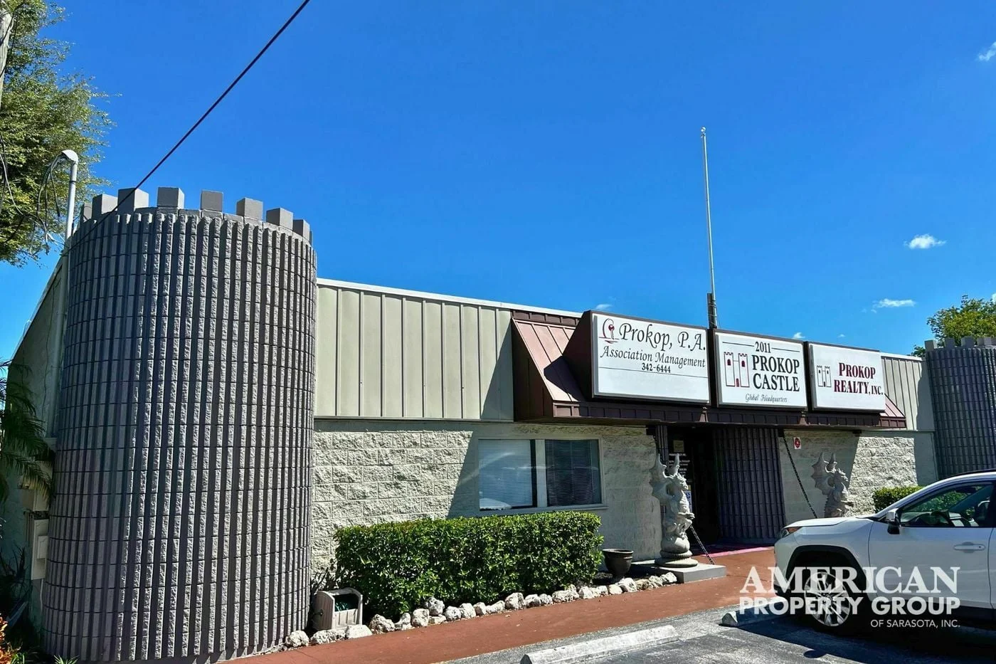 Photo 1 of 2011 Bispham Rd, Sarasota, FL 34231