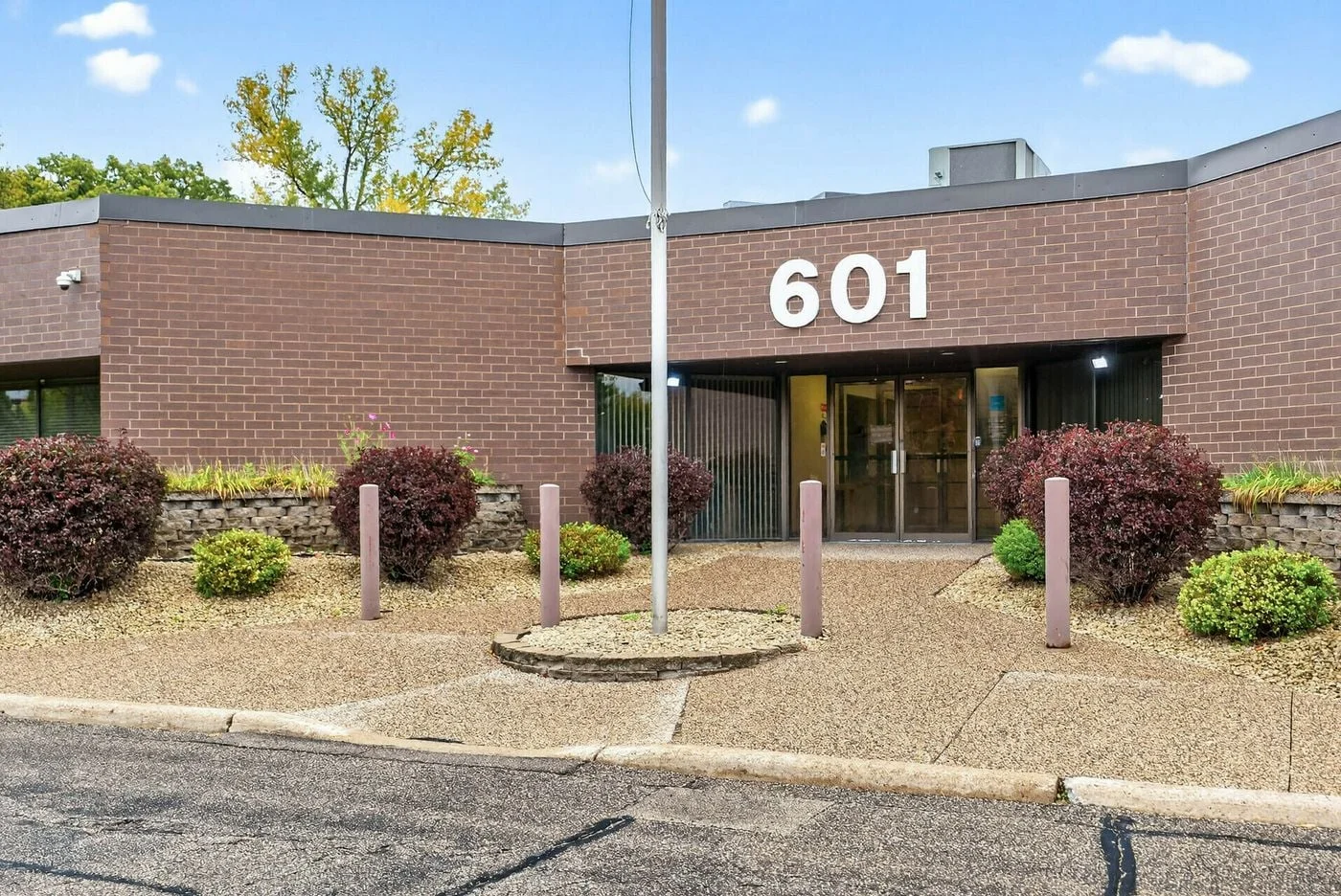 Photo 1 of 601 2nd Ave S, Hopkins, MN 55343