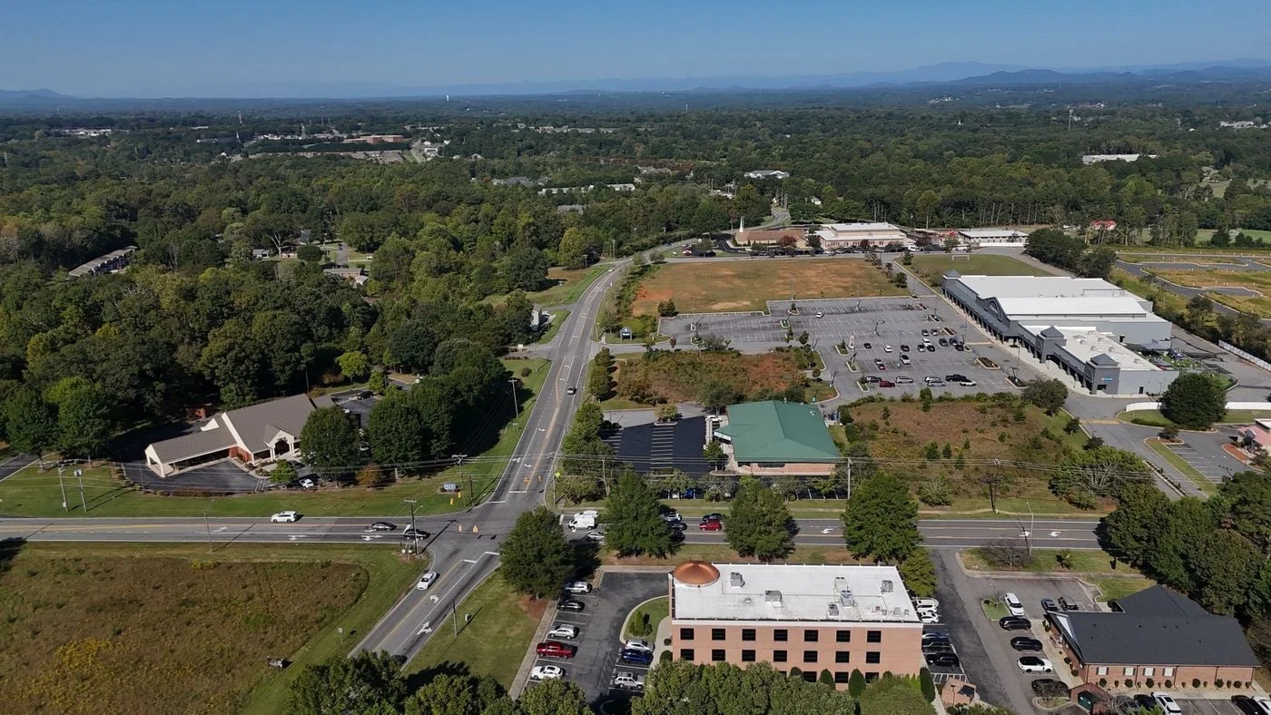 Photo 3 of 2810 16th St NE, Hickory, NC 28601