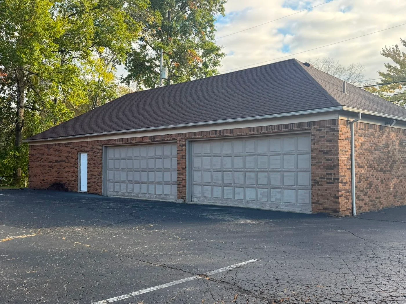 Photo 1 of 4656 Executive Dr, Suite - Garage/Office , Columbus, OH 43220