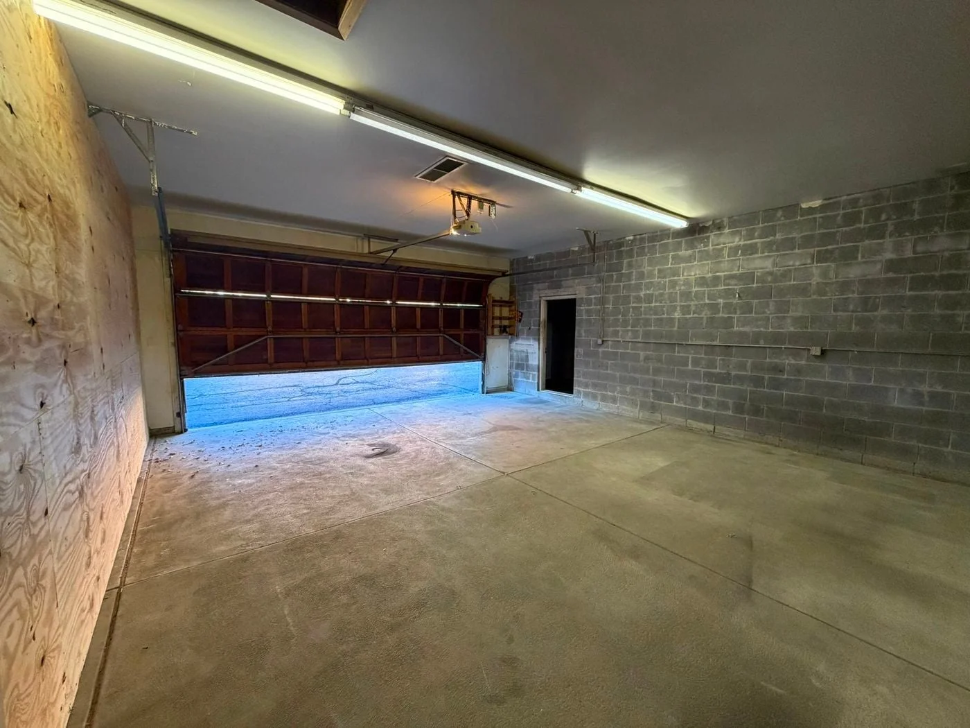 Photo 3 of 4656 Executive Dr, Suite - Garage/Office , Columbus, OH 43220