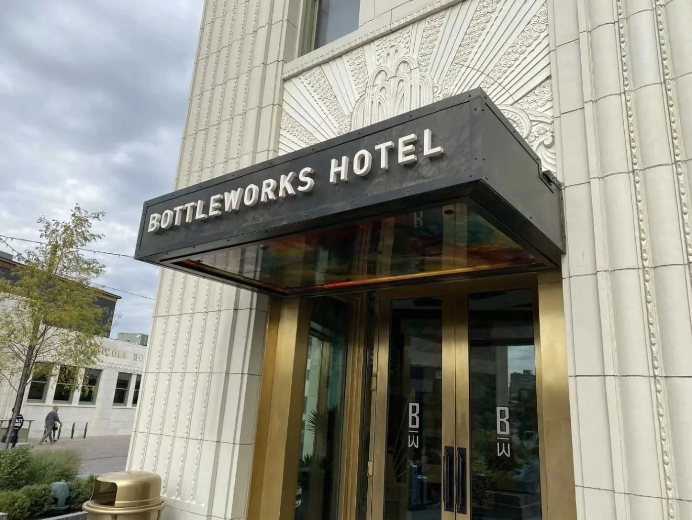 Photo 1 of 850 Massachusetts Ave, Indianapolis, IN 46204