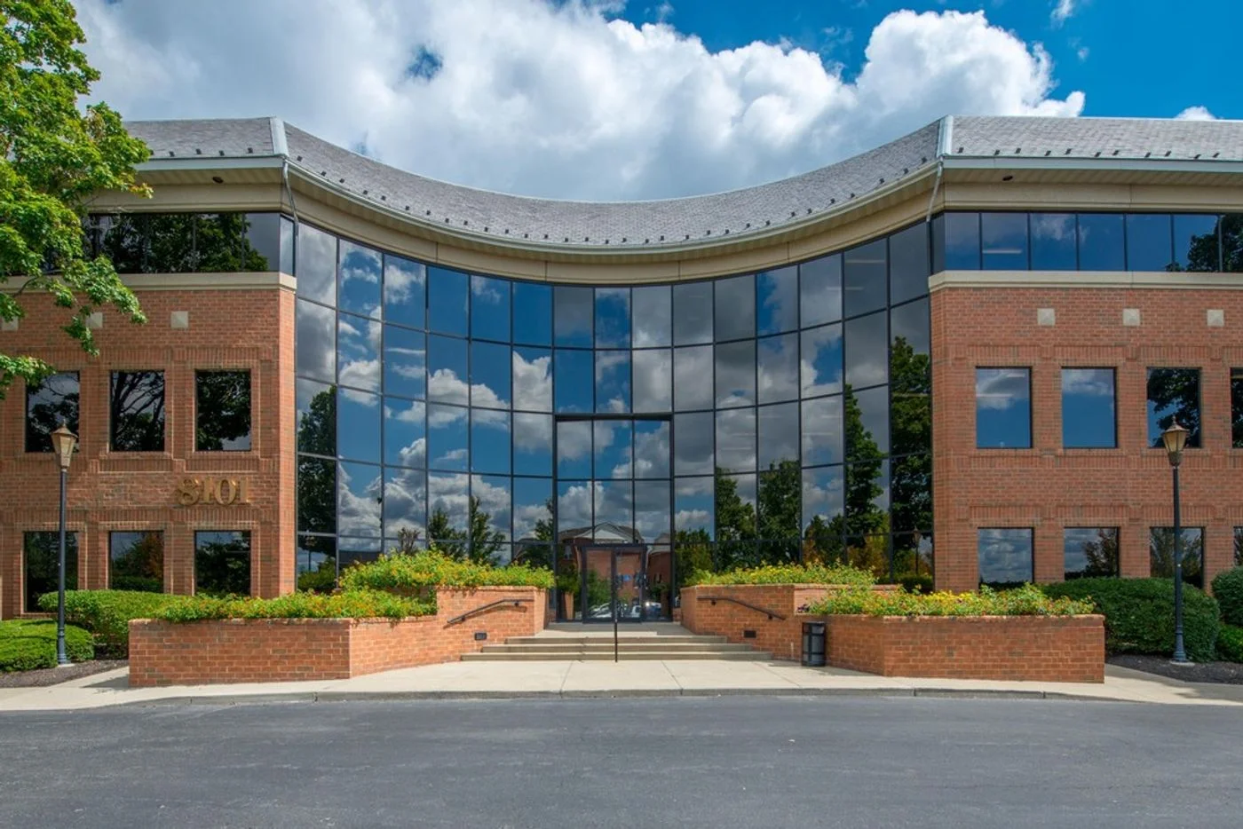 Photo 3 of 8101 N High St, Columbus, OH 43235