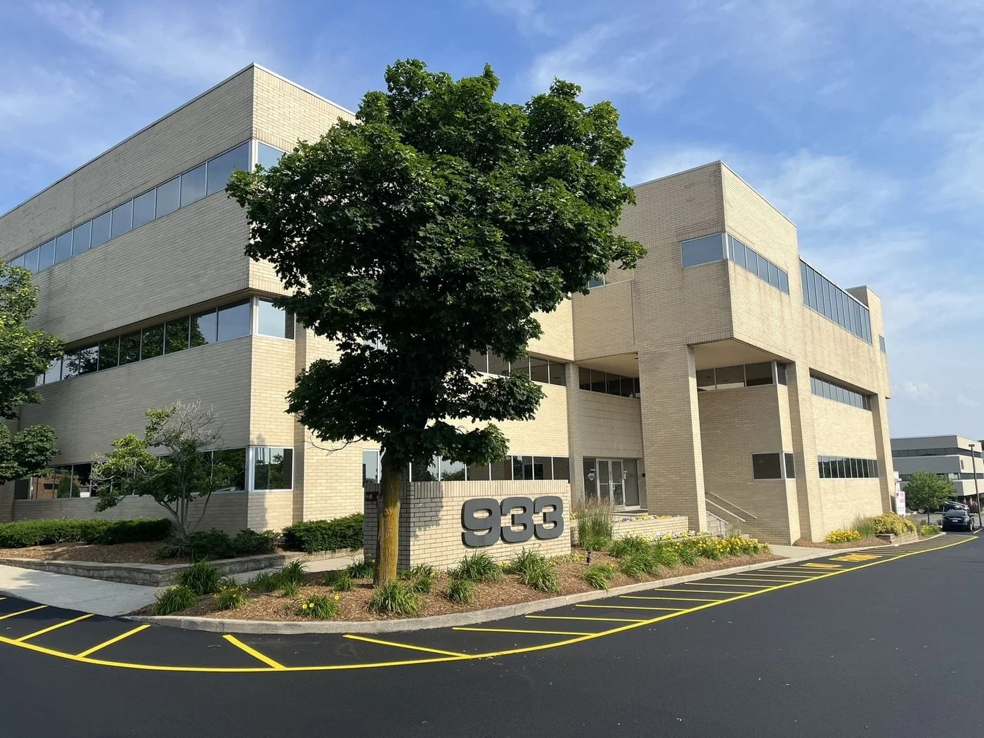 Photo 1 of 933 N Mayfair Road, Wauwatosa, WI 53226