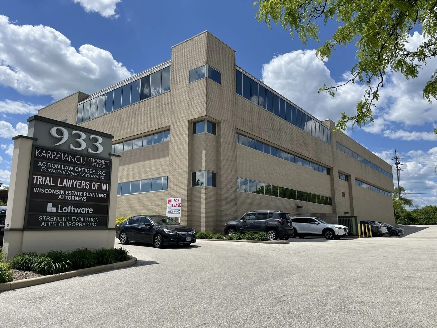 Photo 2 of 933 N Mayfair Road, Wauwatosa, WI 53226