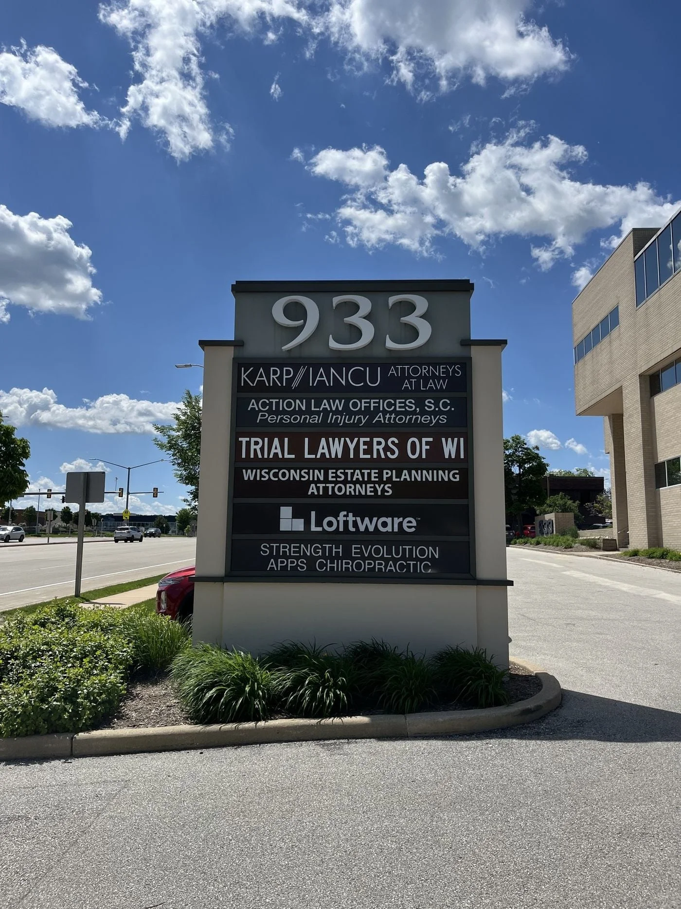 Photo 3 of 933 N Mayfair Road, Wauwatosa, WI 53226