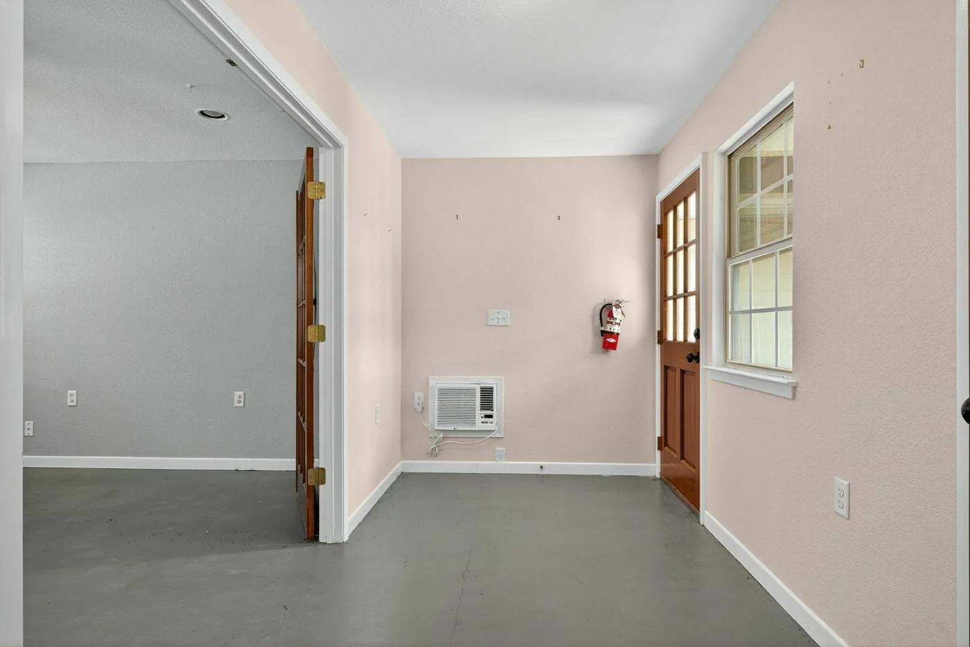 Photo 1 of 916 E Blanco Rd, Boerne, TX 78006