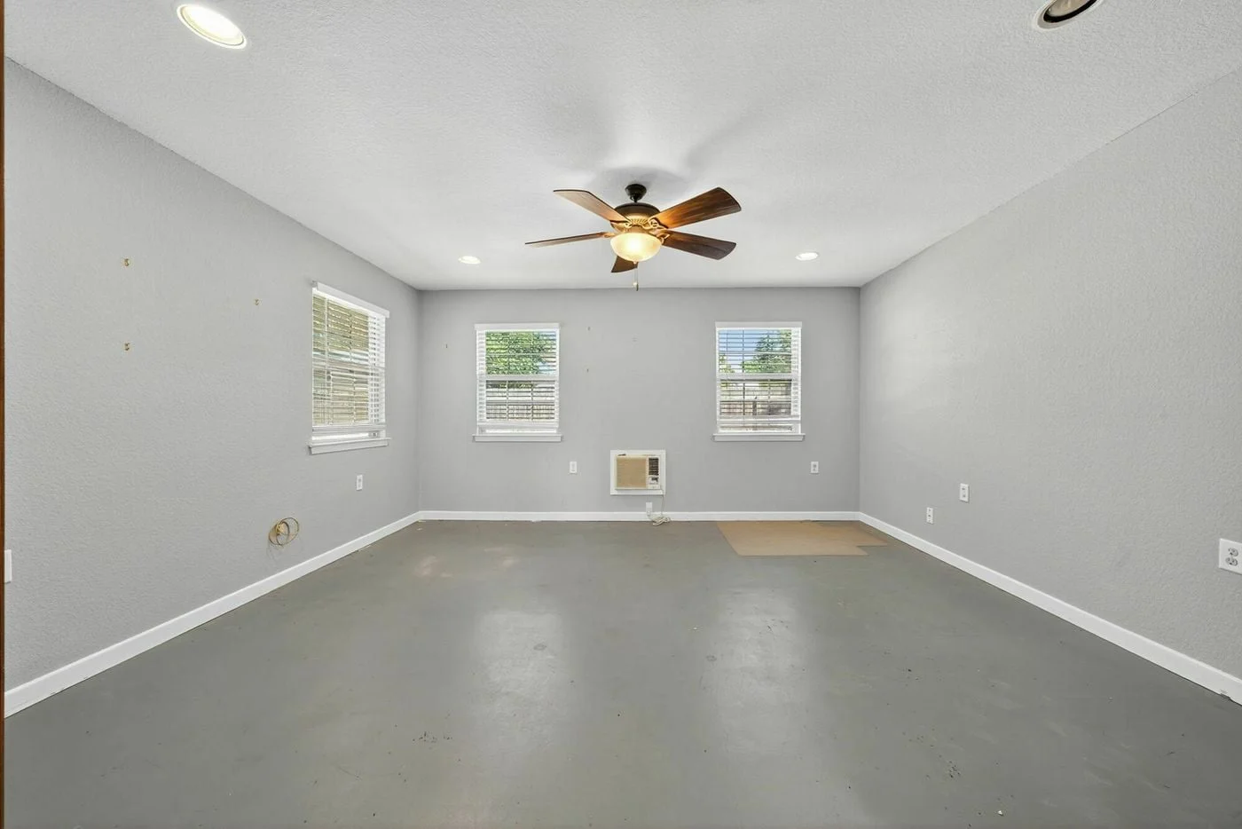 Photo 2 of 916 E Blanco Rd, Boerne, TX 78006